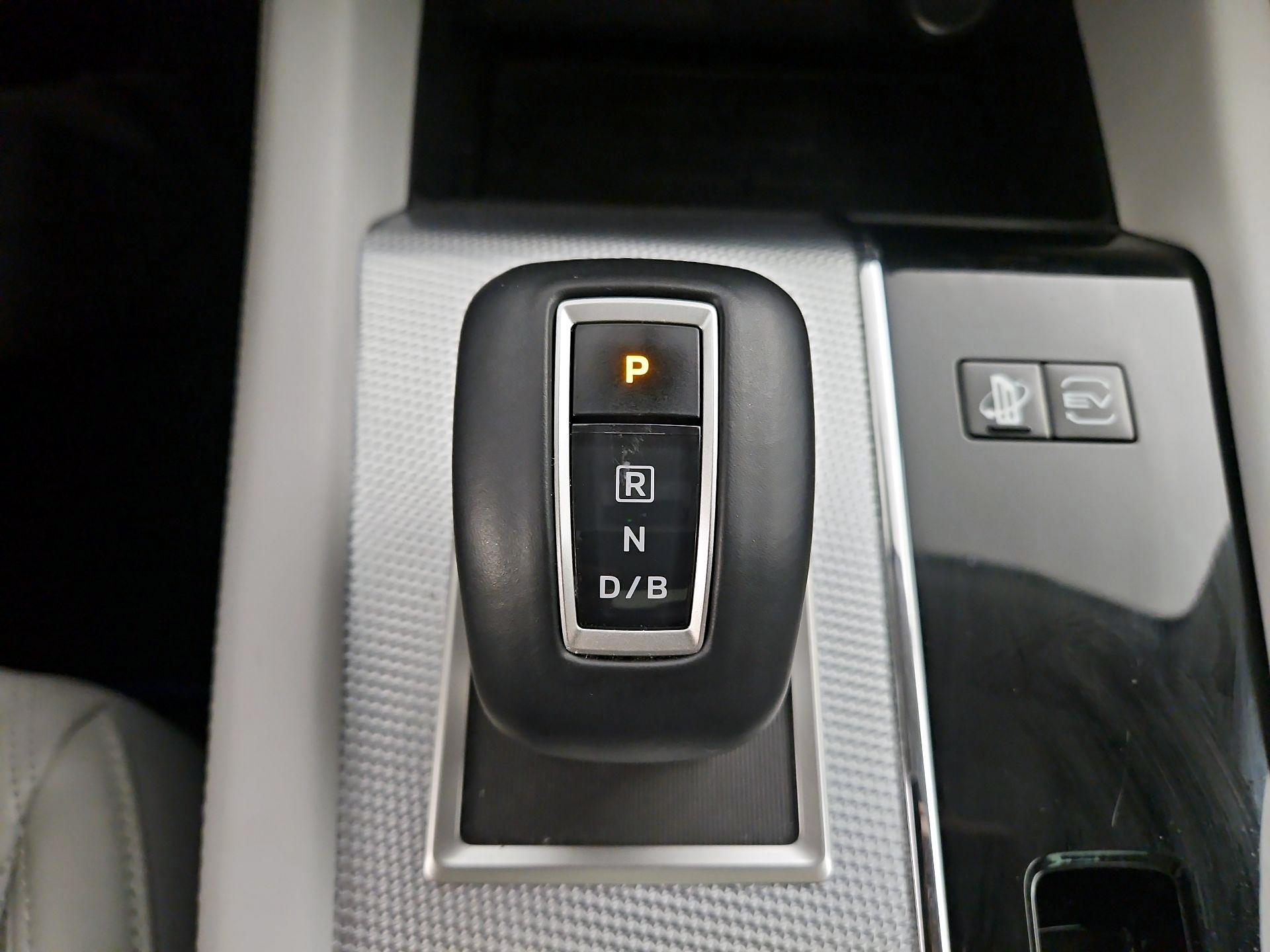 Thumbnail: 2023 Mitsubishi Outlander - 16