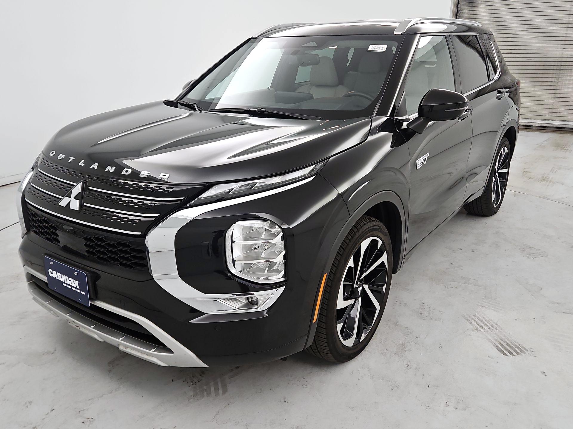 Thumbnail: 2023 Mitsubishi Outlander - 3