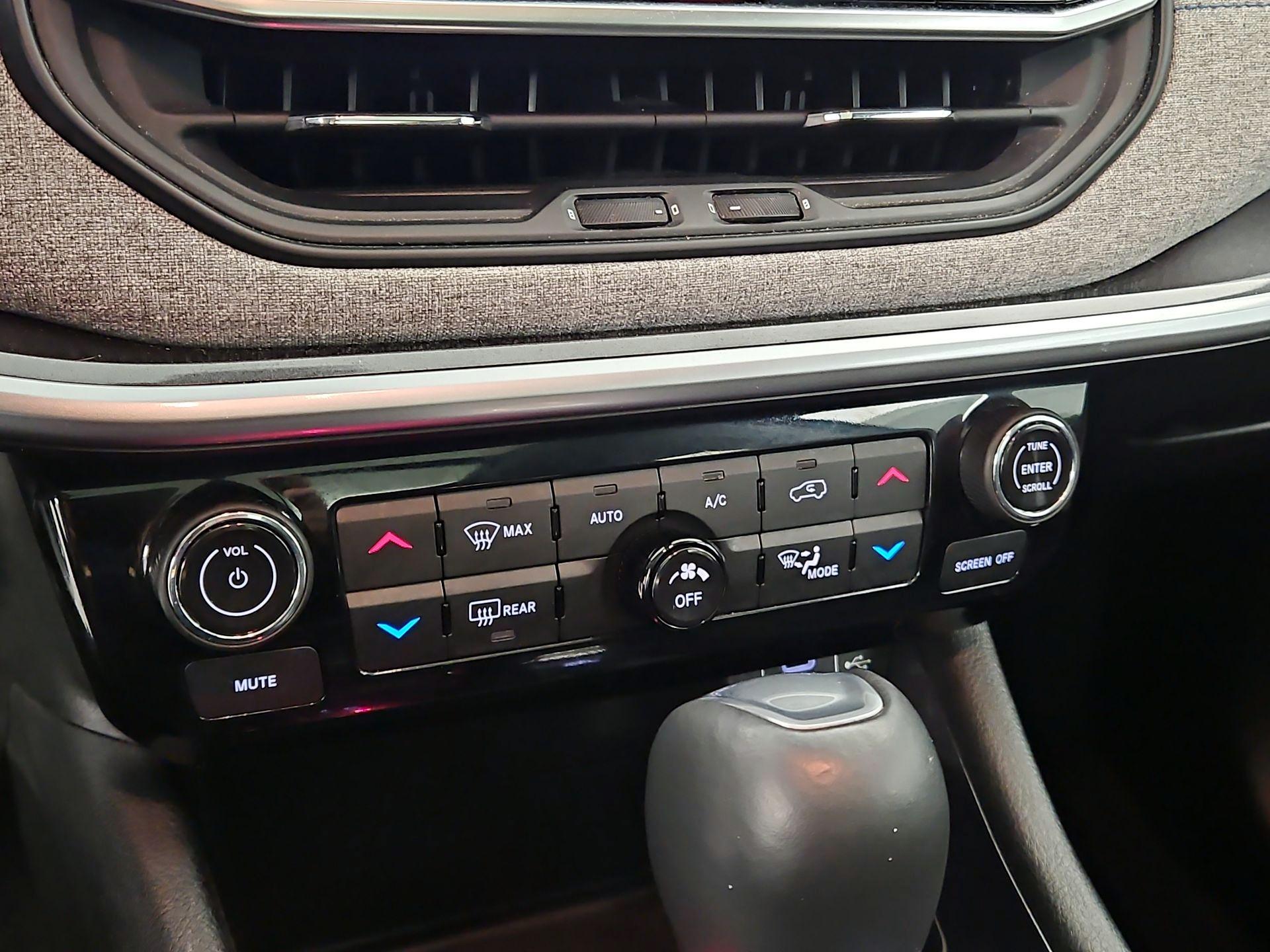 Thumbnail: 2022 Jeep Compass - 16
