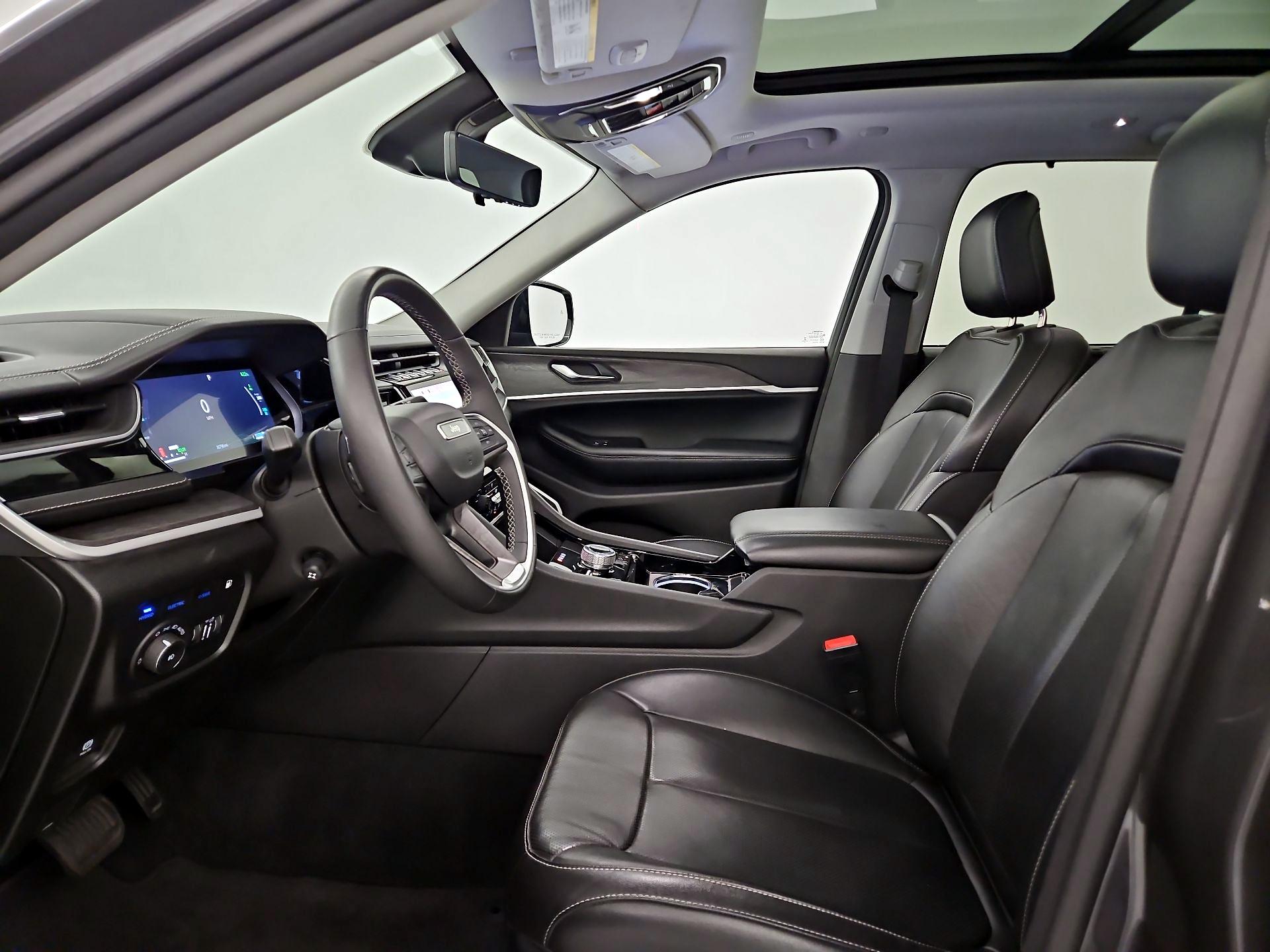 Thumbnail: 2022 Jeep Grand Cherokee - 9