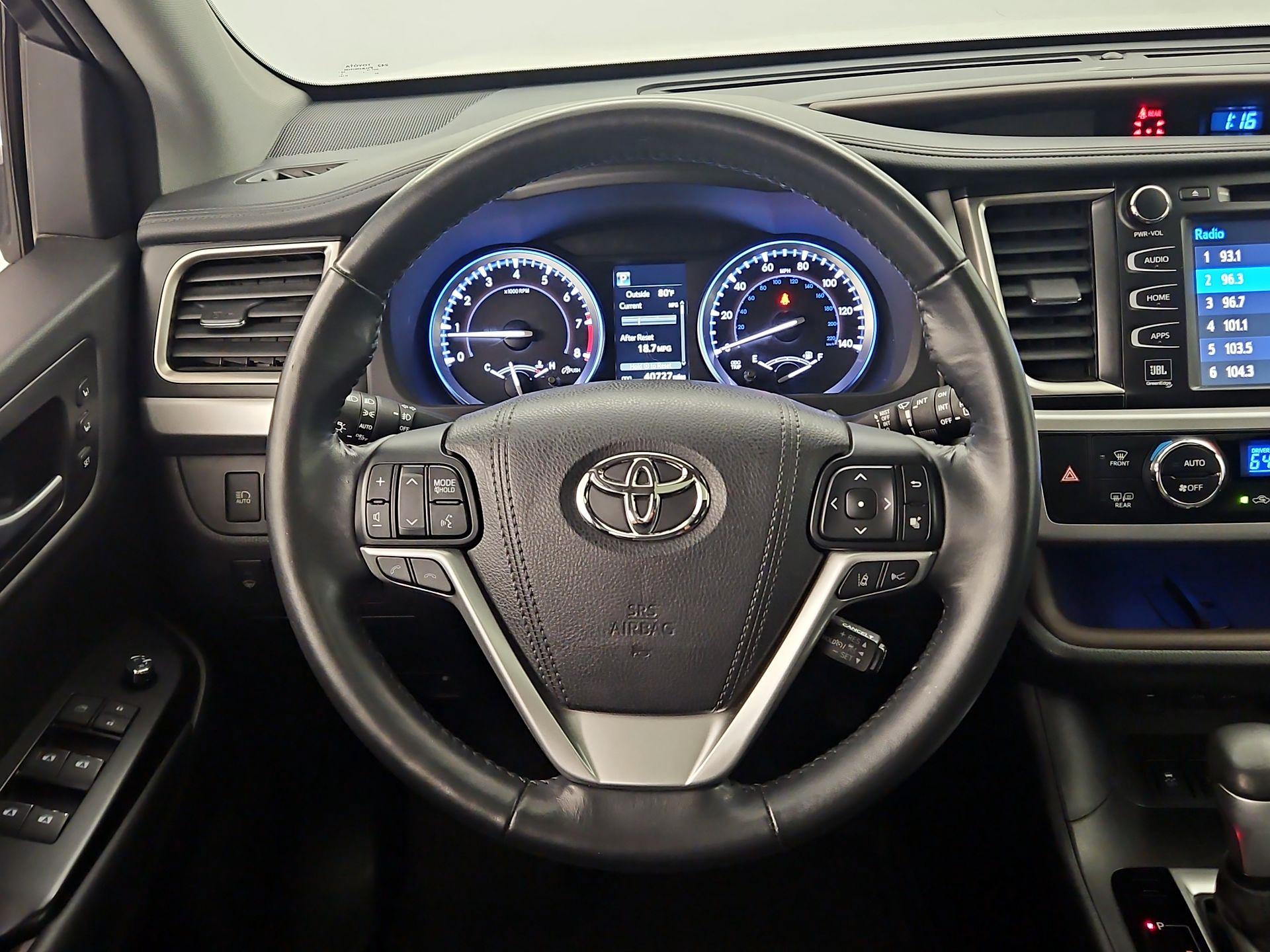 Thumbnail: 2017 Toyota Highlander - 10