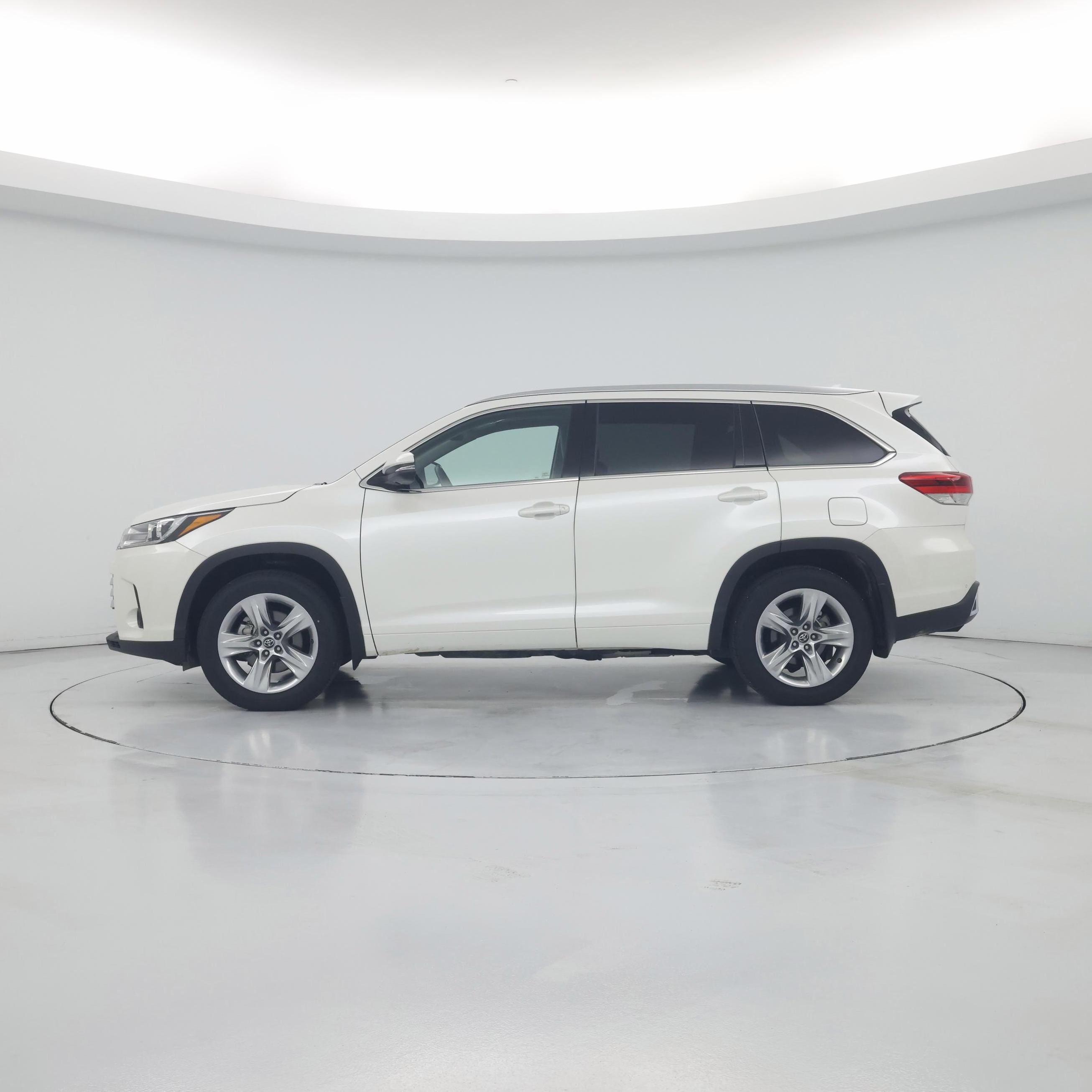 Thumbnail: 2017 Toyota Highlander - 3
