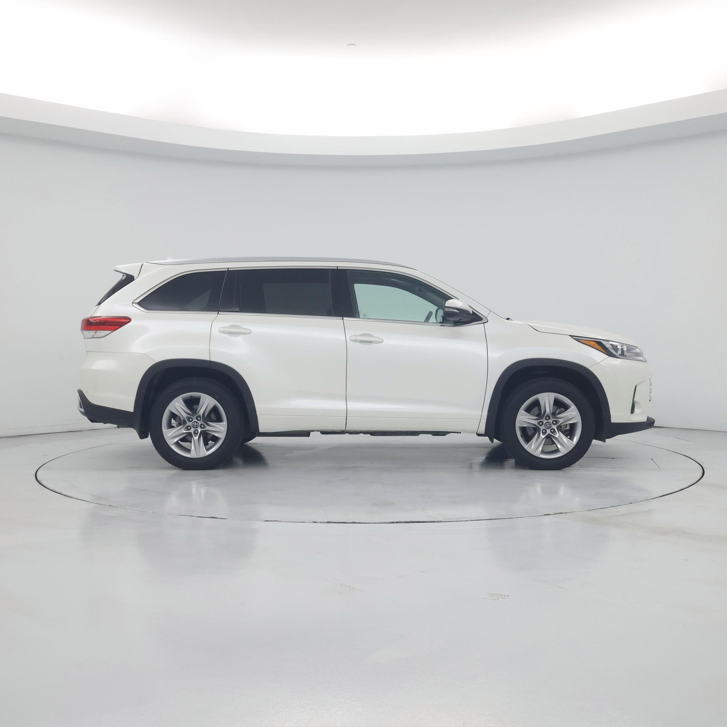 Thumbnail: 2017 Toyota Highlander - 7