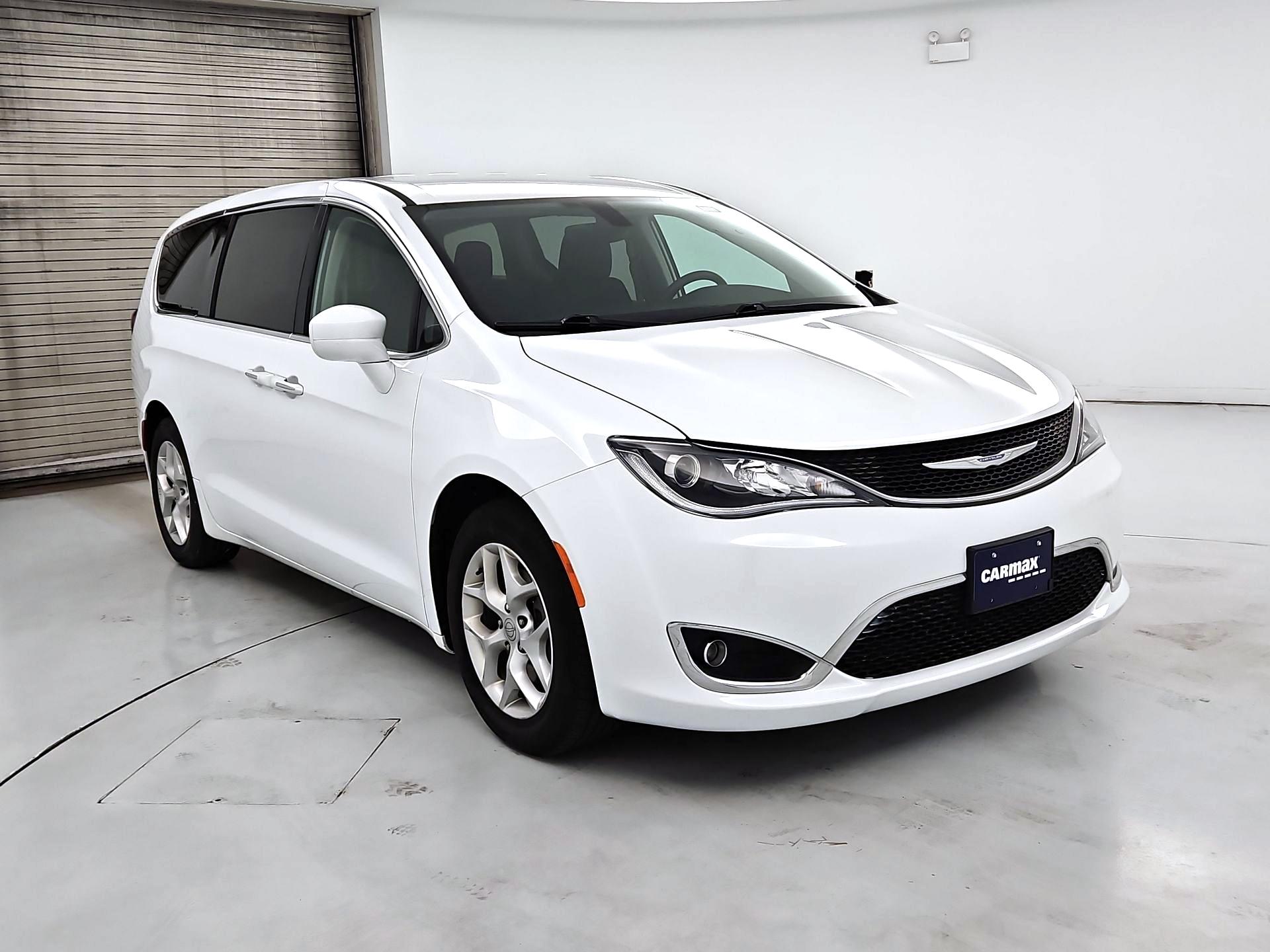 Thumbnail: 2018 Chrysler Pacifica - 1