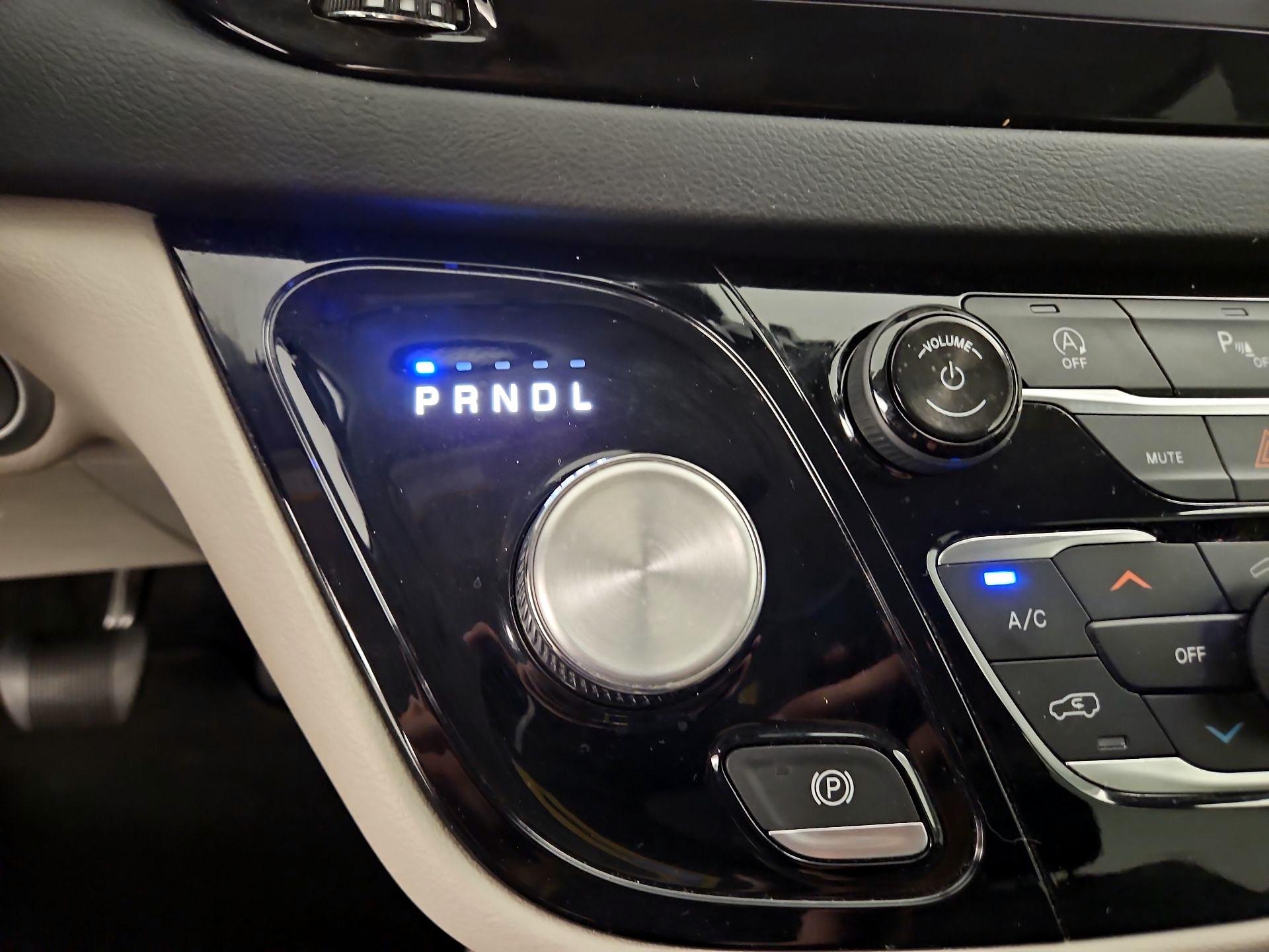Thumbnail: 2018 Chrysler Pacifica - 15