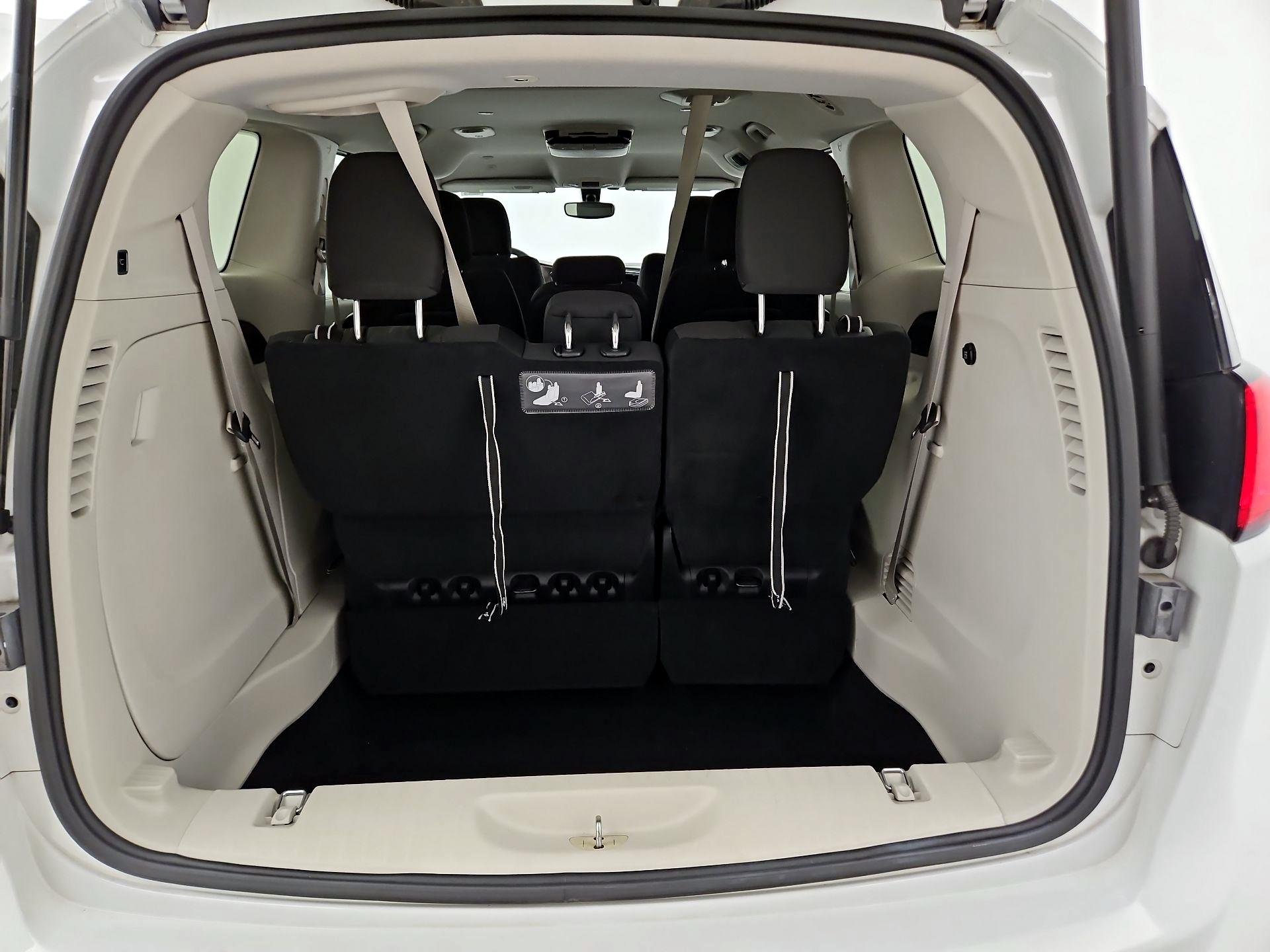 Thumbnail: 2018 Chrysler Pacifica - 19