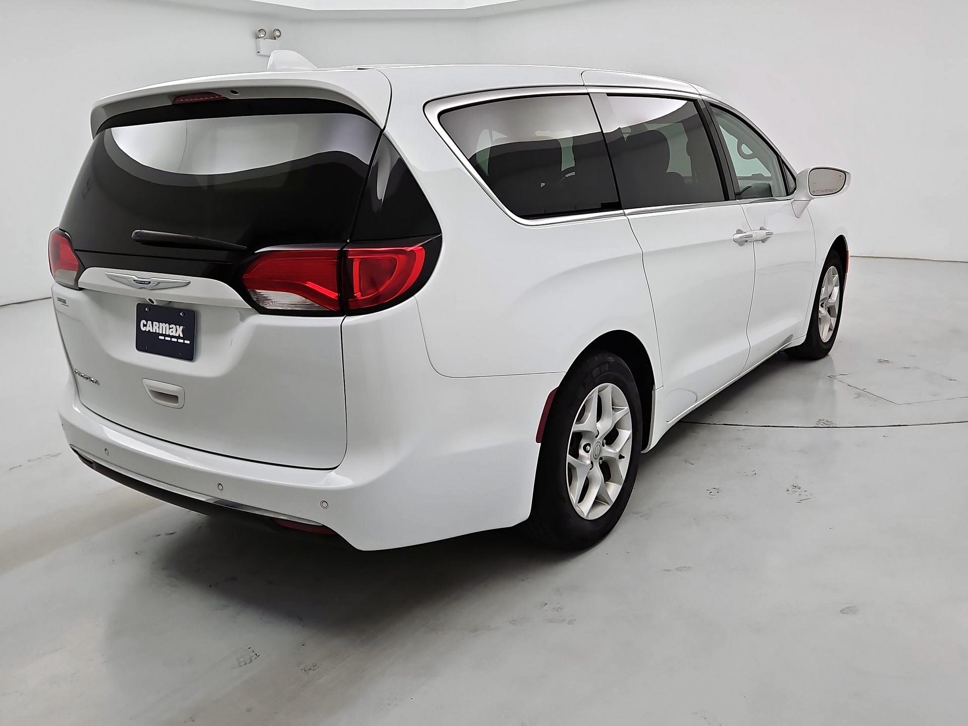 Thumbnail: 2018 Chrysler Pacifica - 5