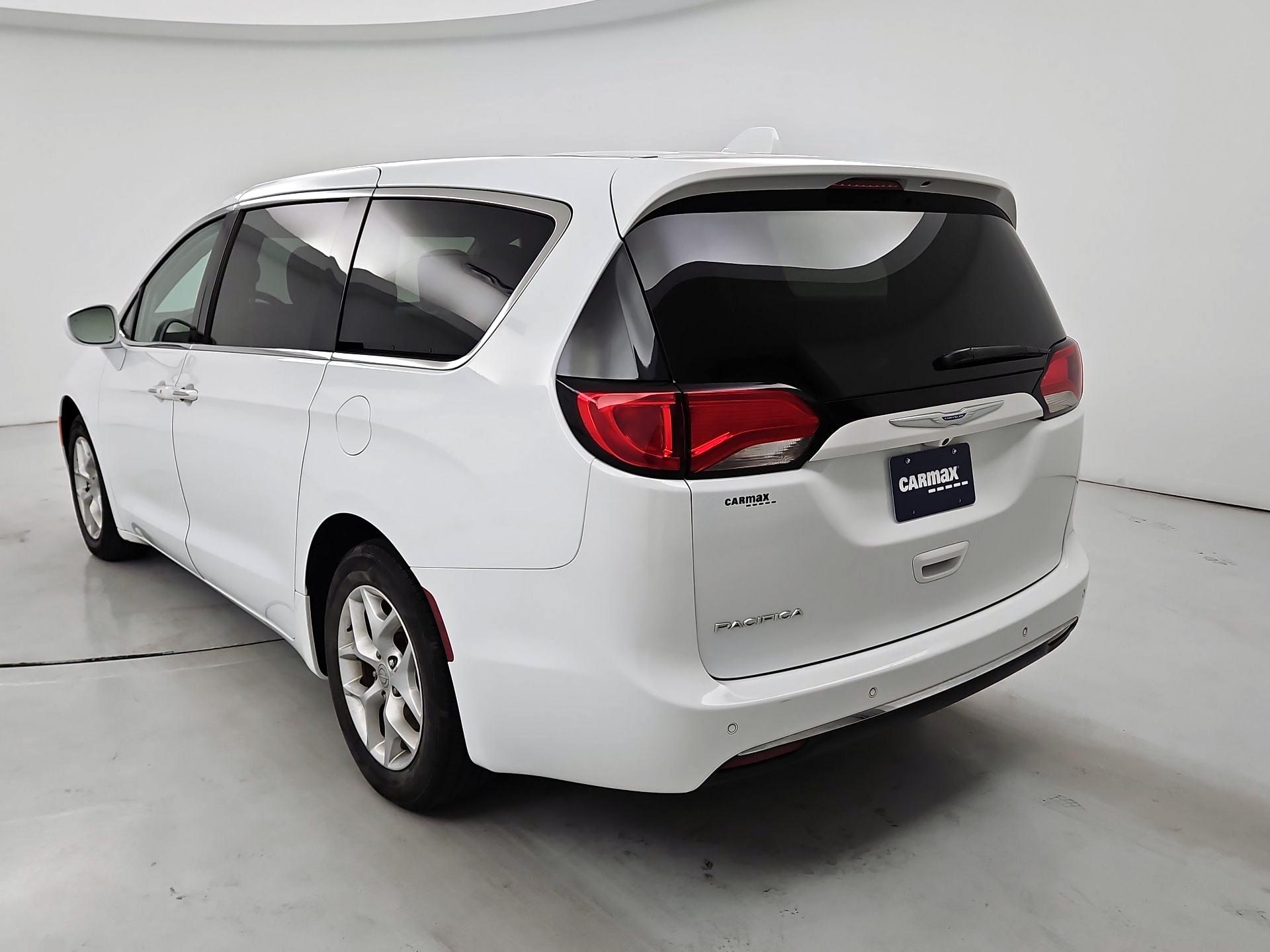 Thumbnail: 2018 Chrysler Pacifica - 7