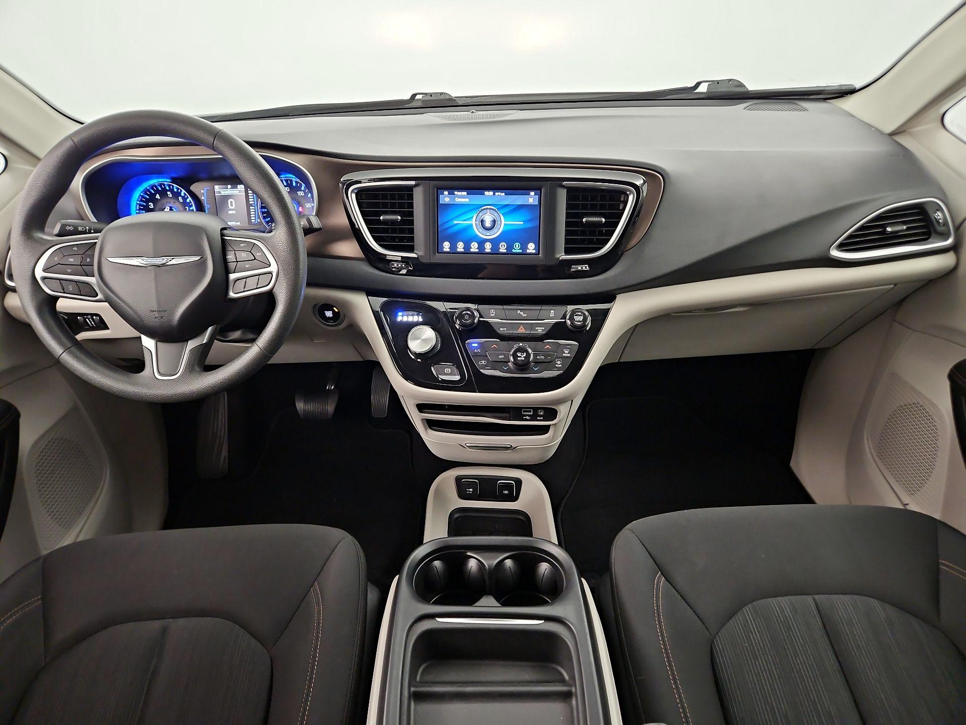 Thumbnail: 2018 Chrysler Pacifica - 8