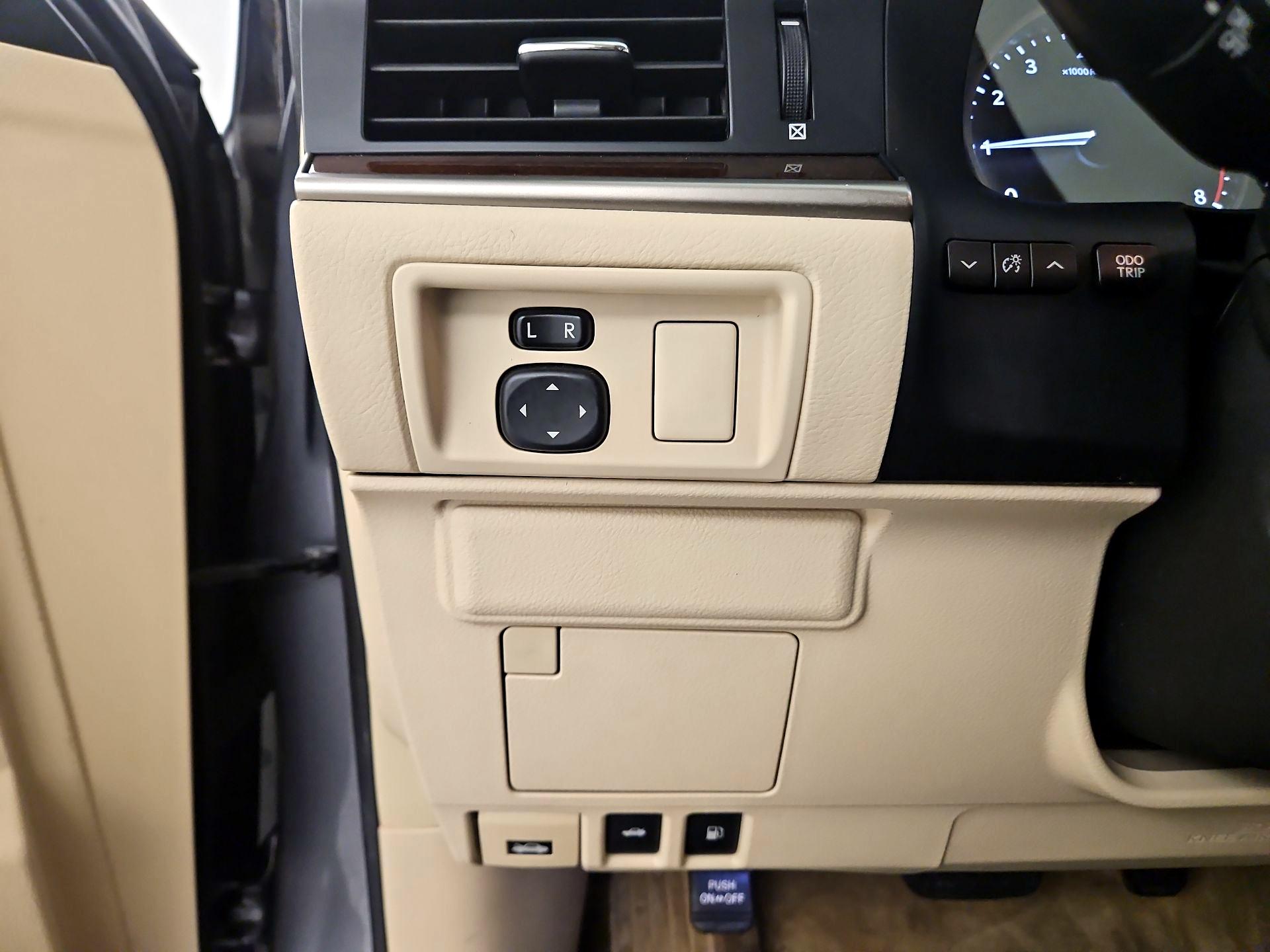 Thumbnail: 2014 Lexus ES - 11