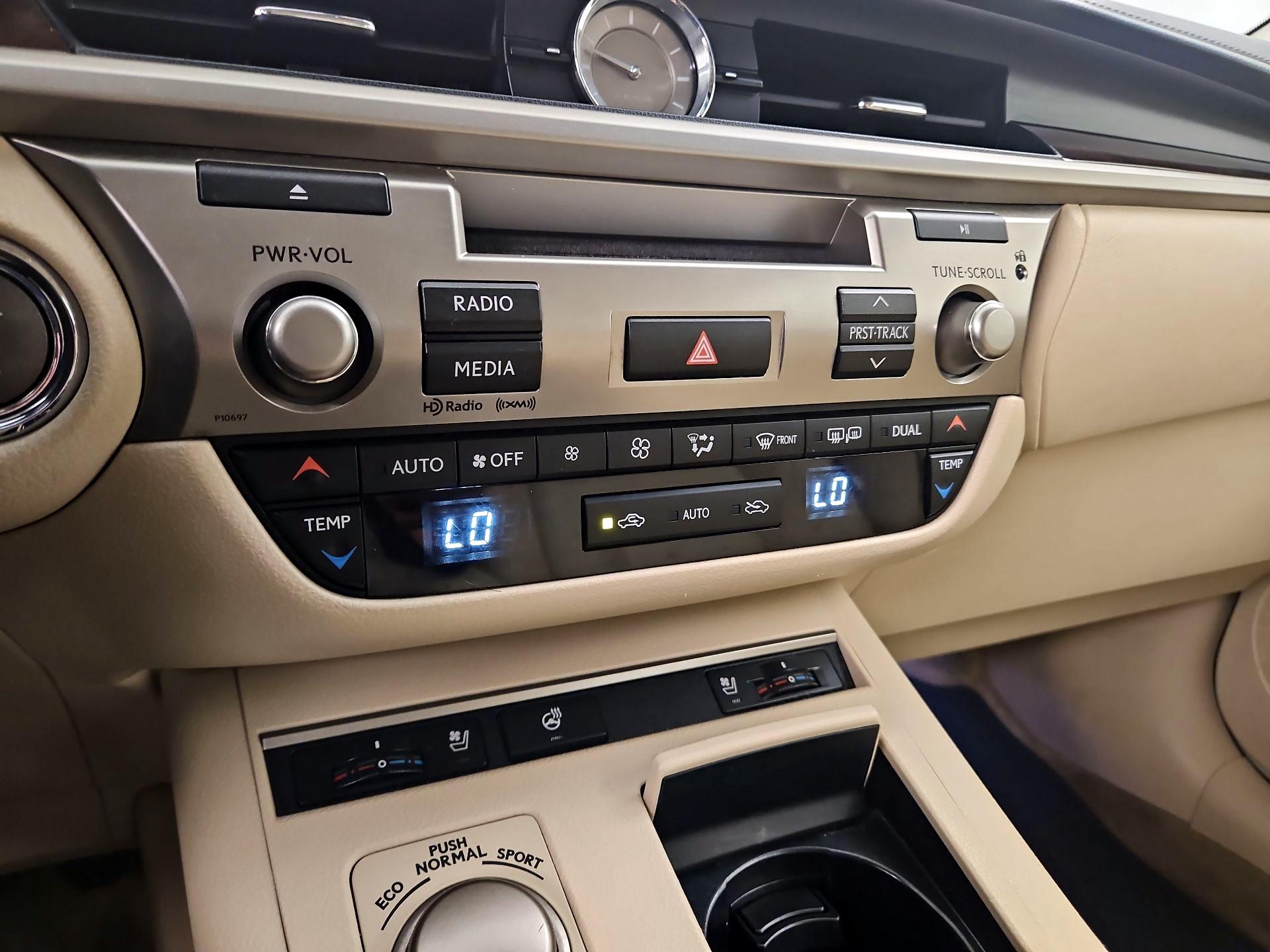 Thumbnail: 2014 Lexus ES - 14