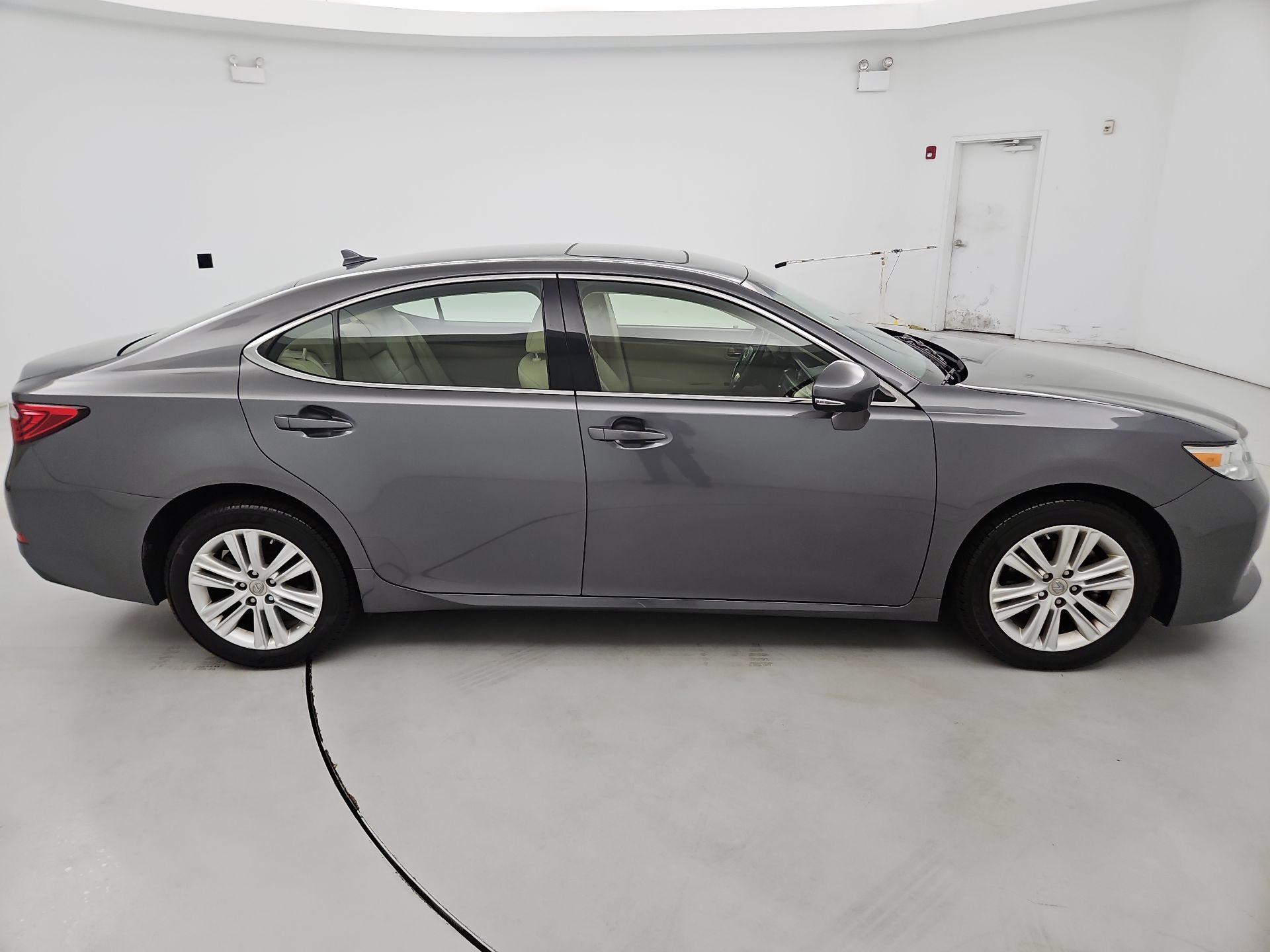 Thumbnail: 2014 Lexus ES - 4