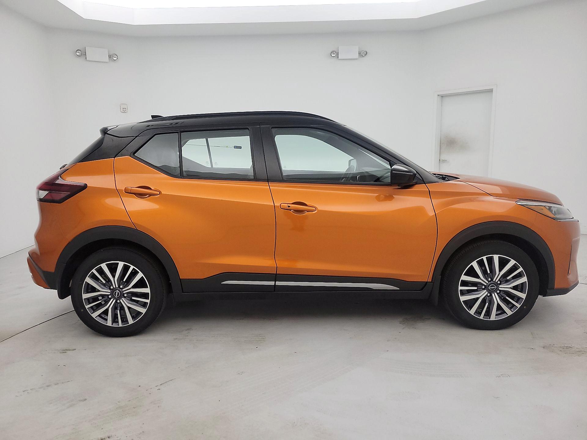 Thumbnail: 2023 Nissan Kicks - 4