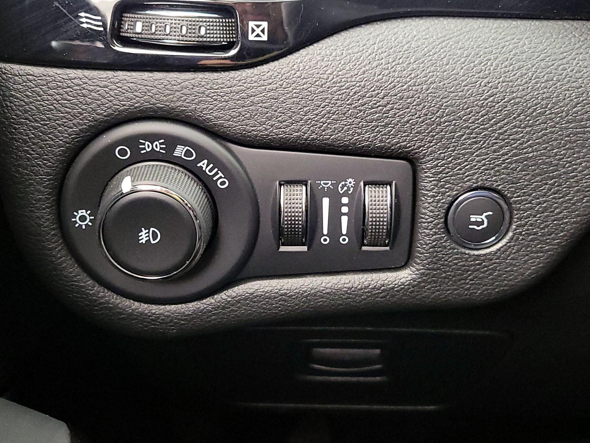 Thumbnail: 2023 Jeep Cherokee - 13
