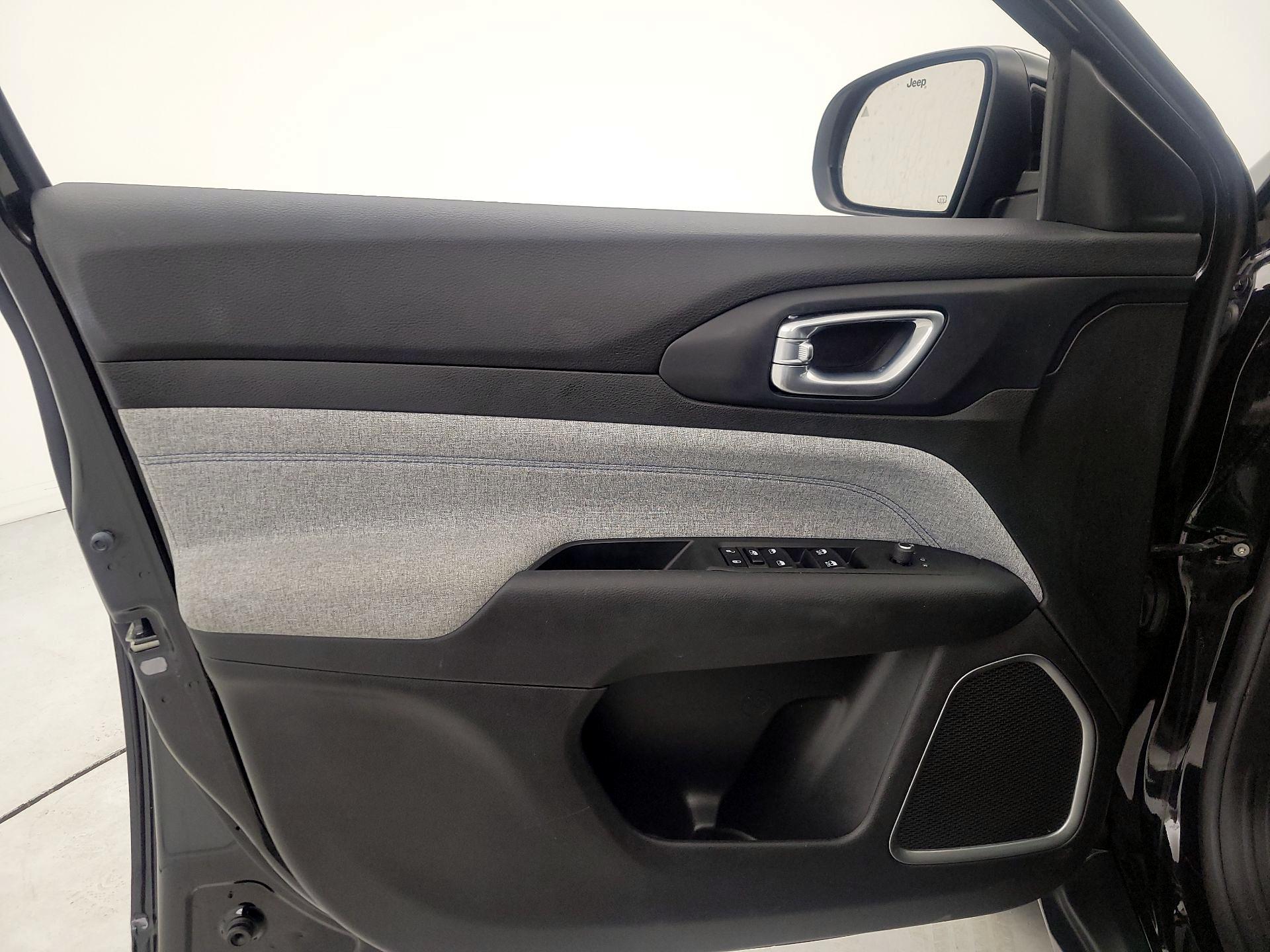 Thumbnail: 2022 Jeep Compass - 12
