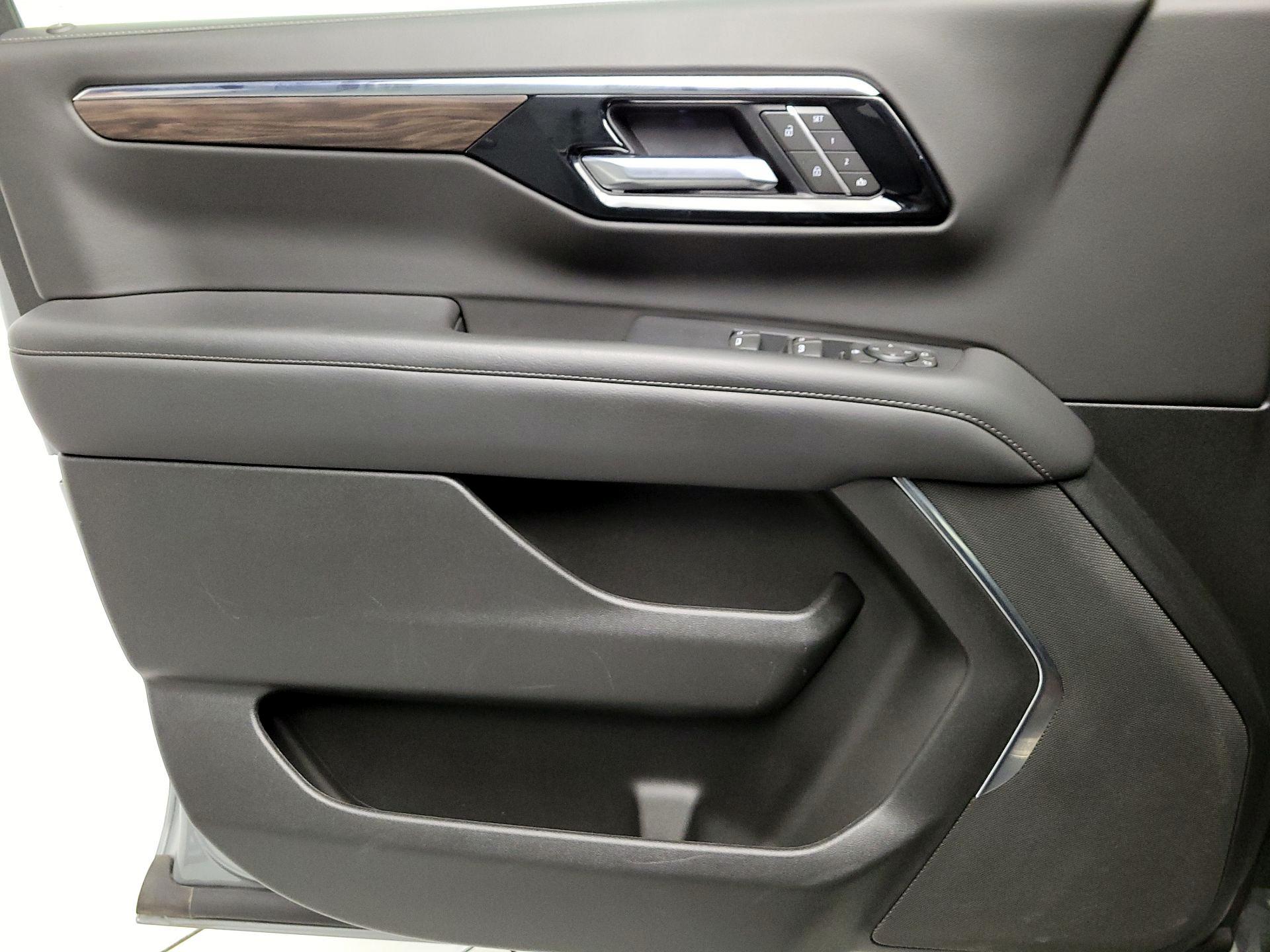Thumbnail: 2025 Chevrolet Tahoe - 12