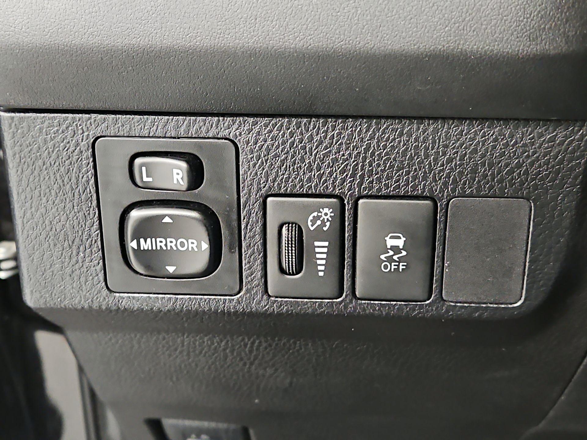 Thumbnail: 2014 Toyota RAV4 - 11