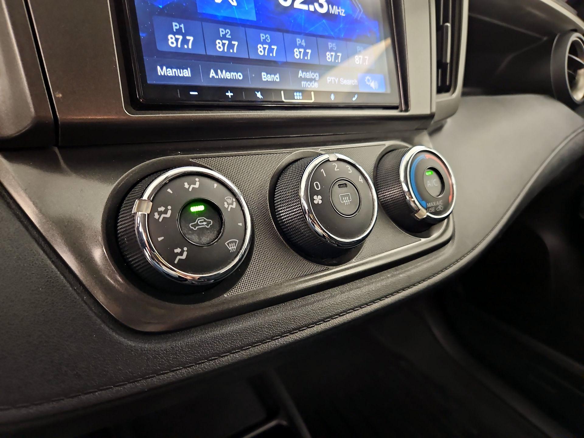 Thumbnail: 2014 Toyota RAV4 - 14