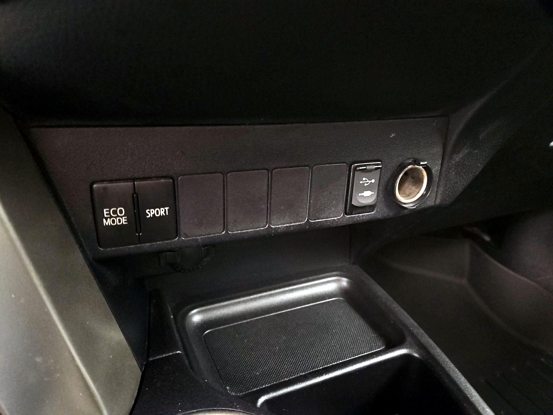 Thumbnail: 2014 Toyota RAV4 - 16