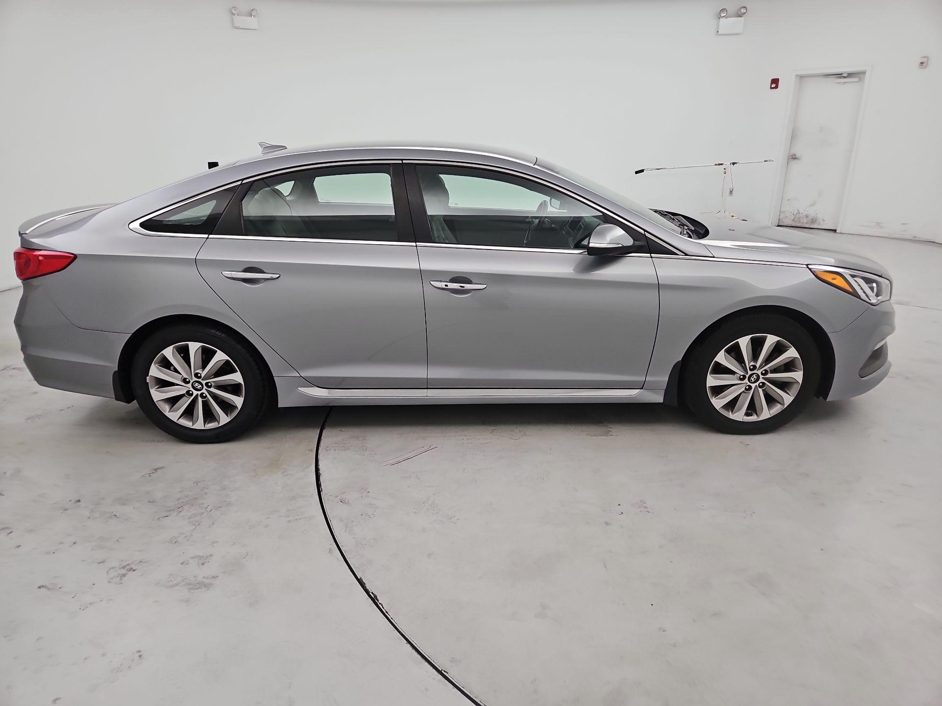 Thumbnail: 2015 Hyundai Sonata - 4