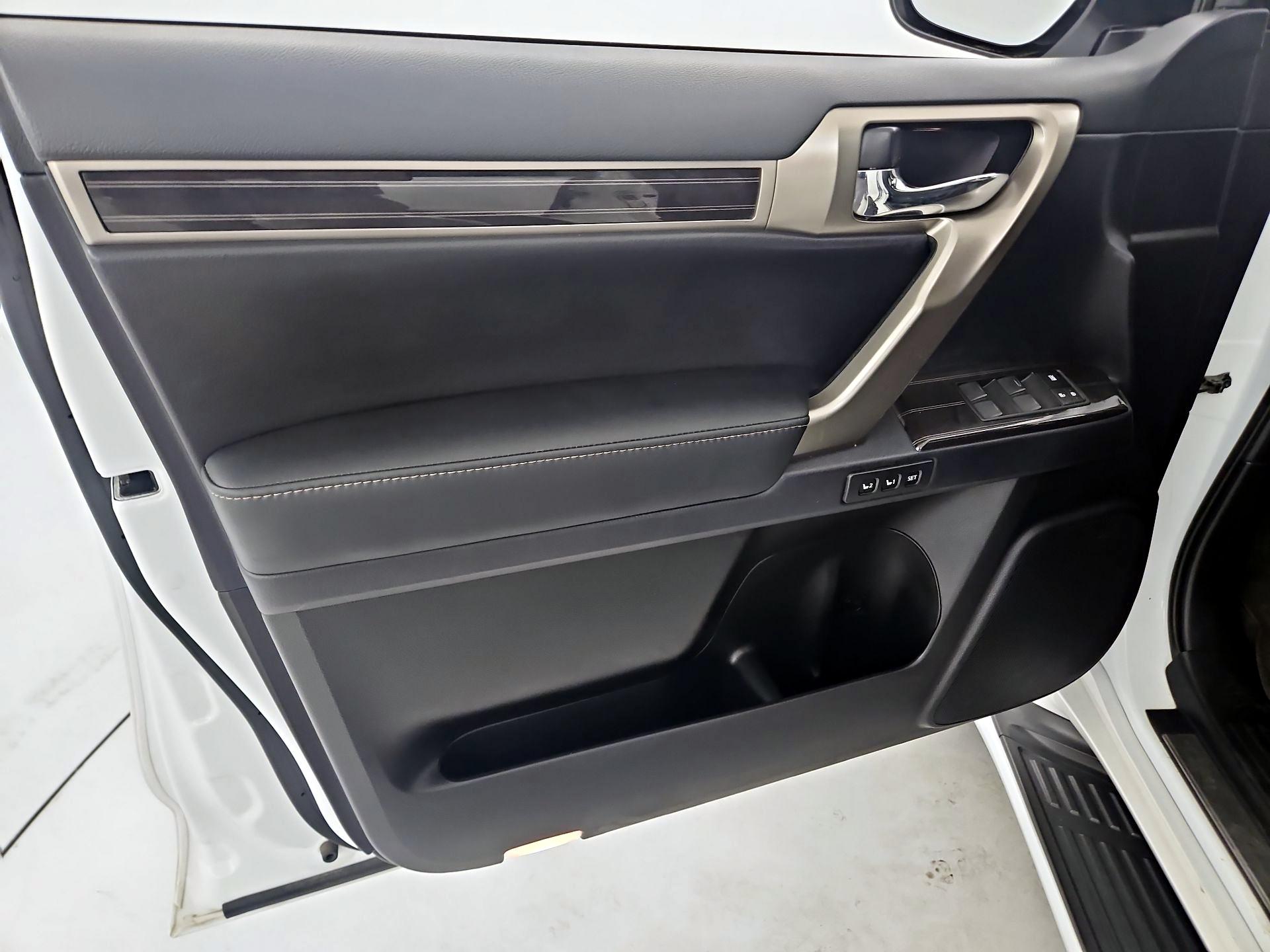 Thumbnail: 2021 Lexus GX - 10