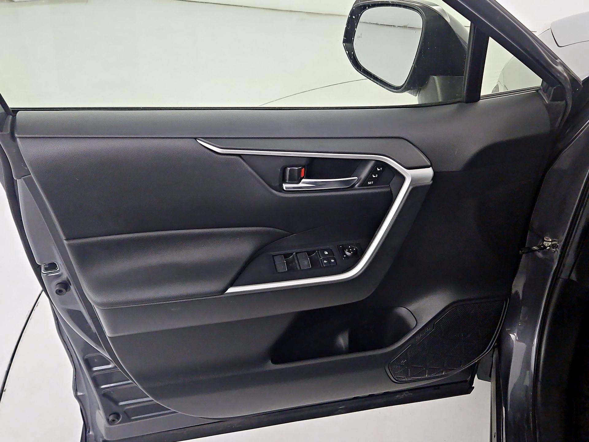 Thumbnail: 2022 Toyota RAV4 - 10
