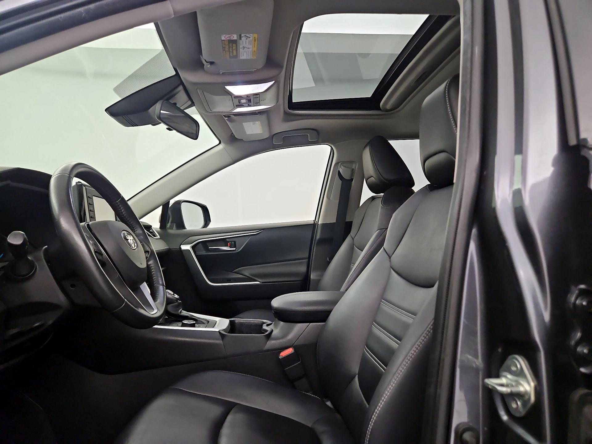 Thumbnail: 2022 Toyota RAV4 - 17
