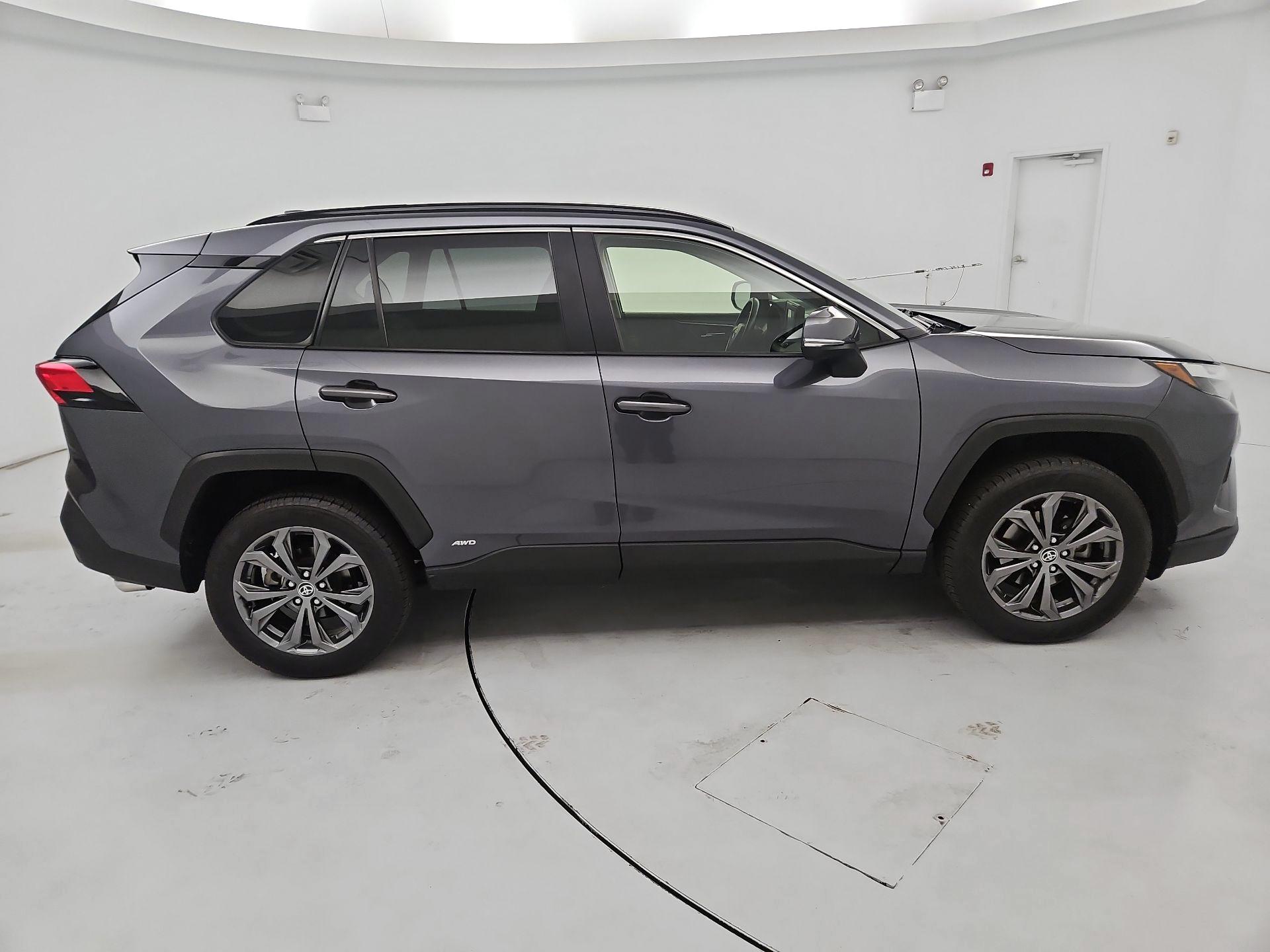 Thumbnail: 2022 Toyota RAV4 - 4