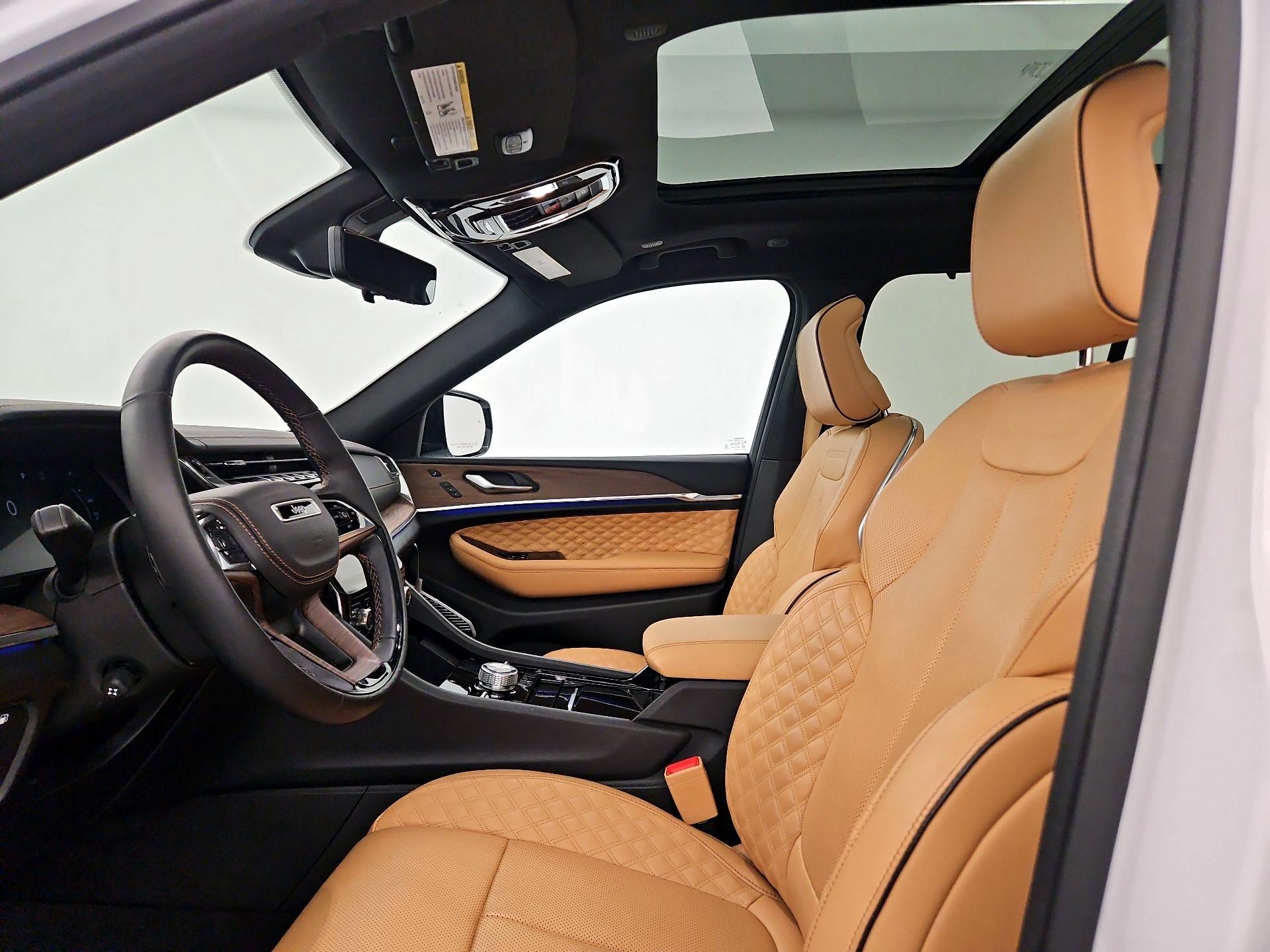 Thumbnail: 2022 Jeep Grand Cherokee - 18