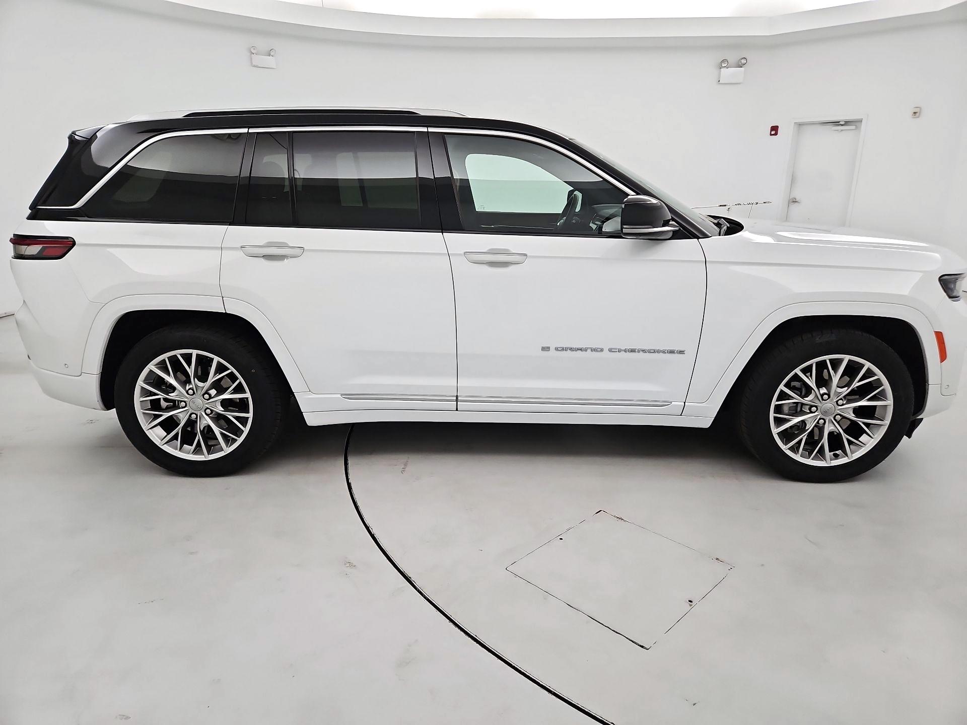 Thumbnail: 2022 Jeep Grand Cherokee - 4