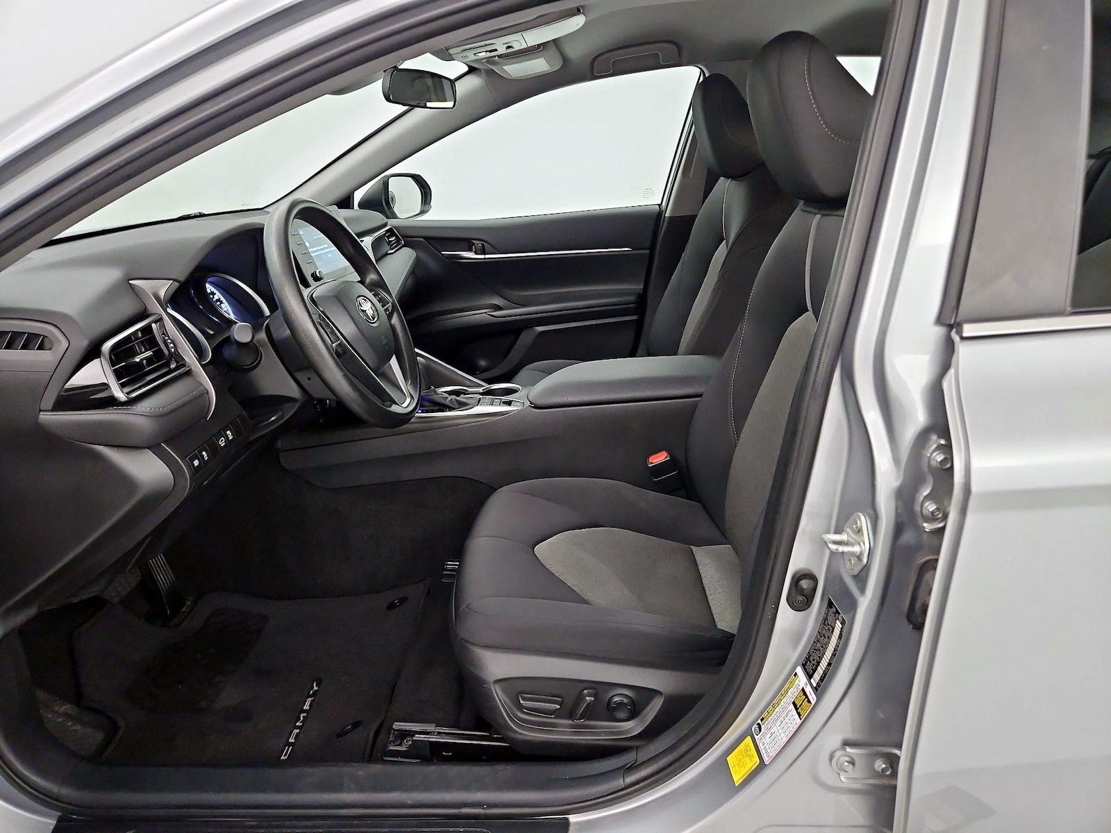 2022 Toyota Camry LE - Photo 10