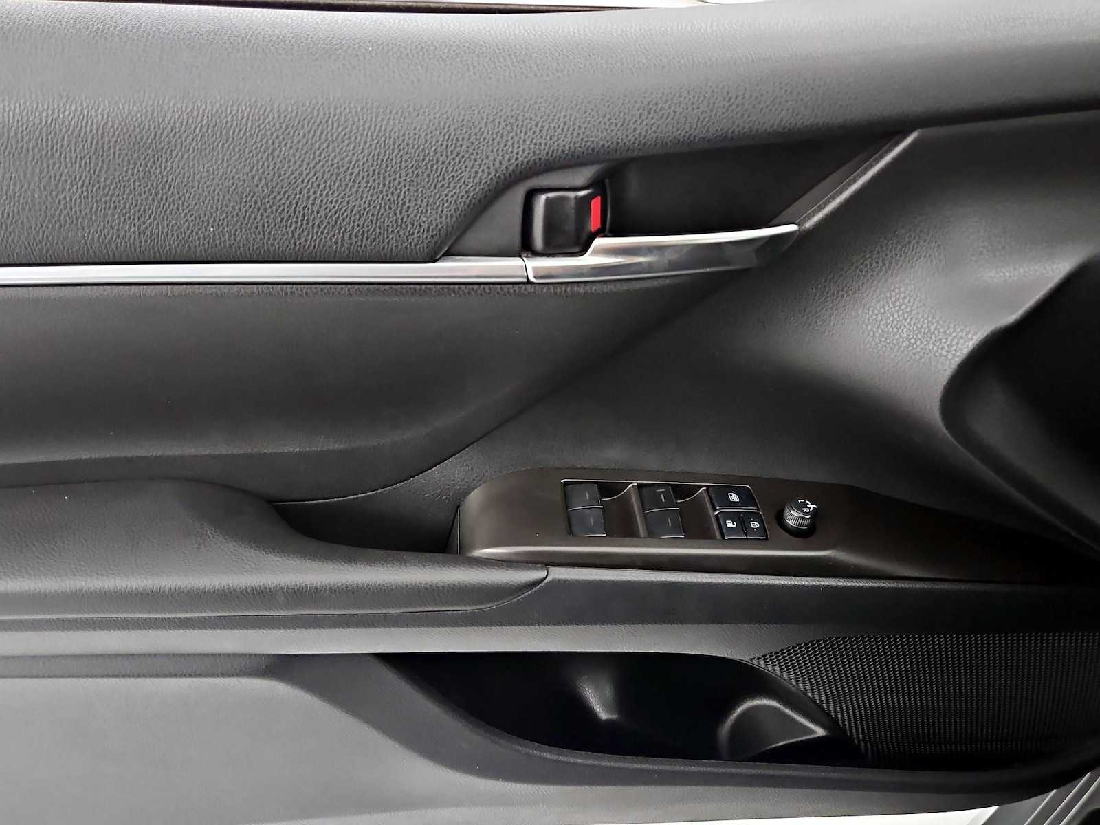 2022 Toyota Camry LE - Photo 11