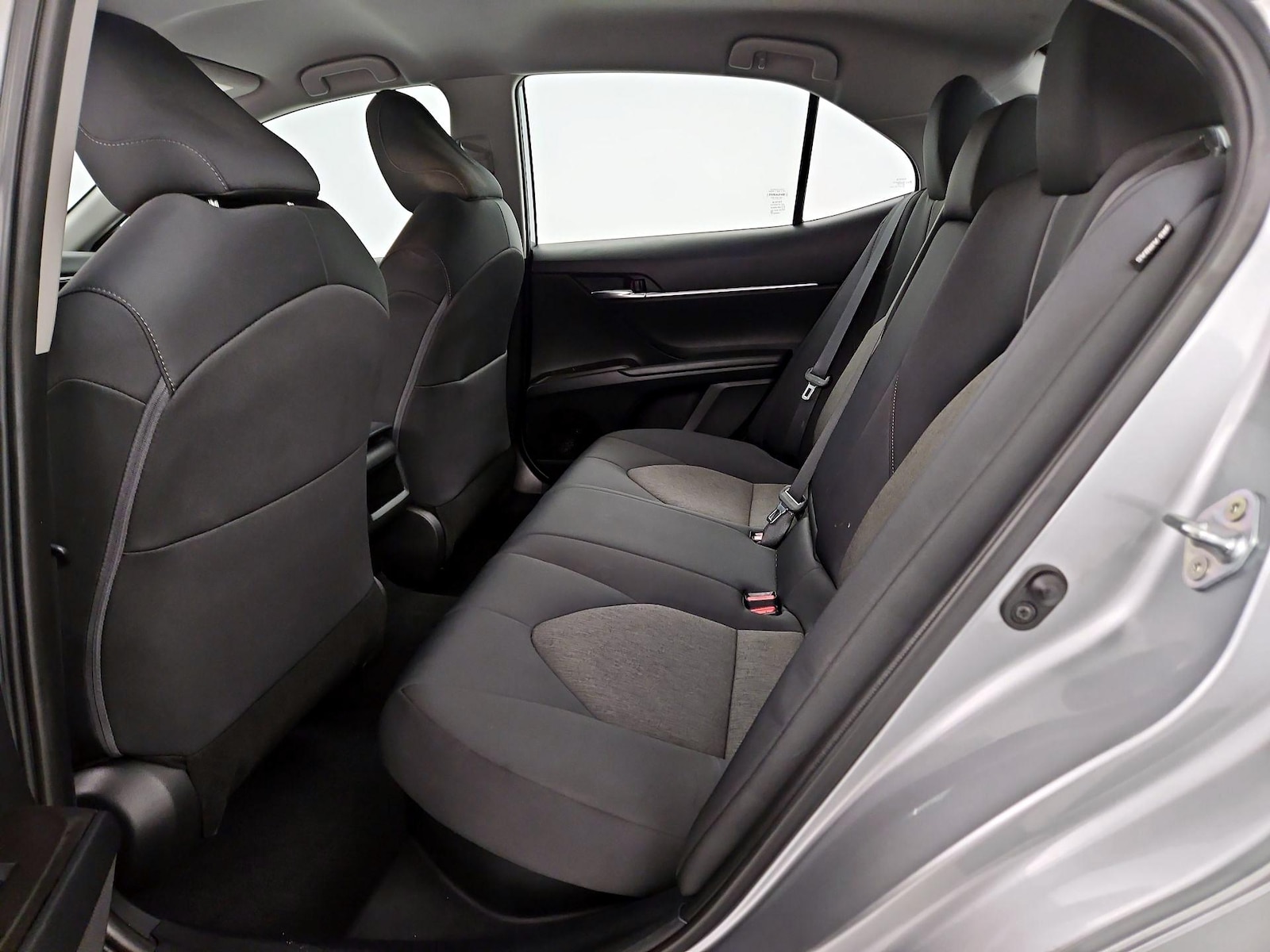 2022 Toyota Camry LE - Photo 18
