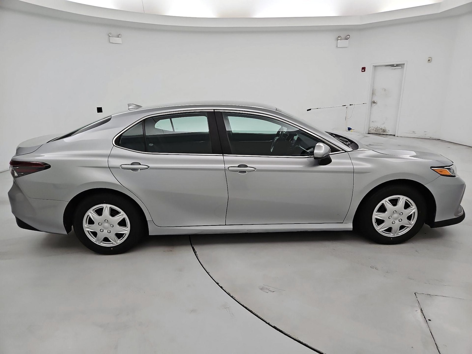 2022 Toyota Camry LE - Photo 4