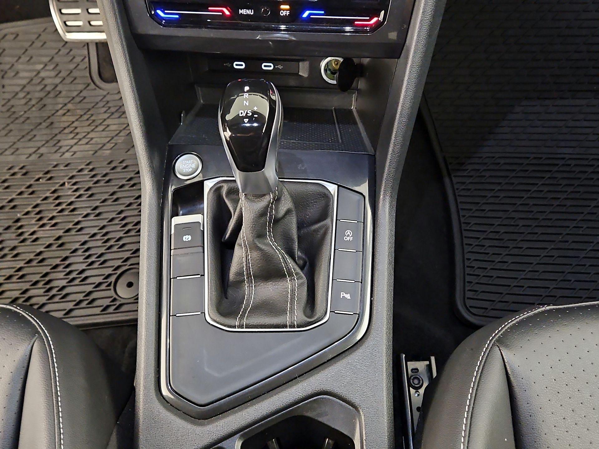 Thumbnail: 2022 Volkswagen Tiguan - 15