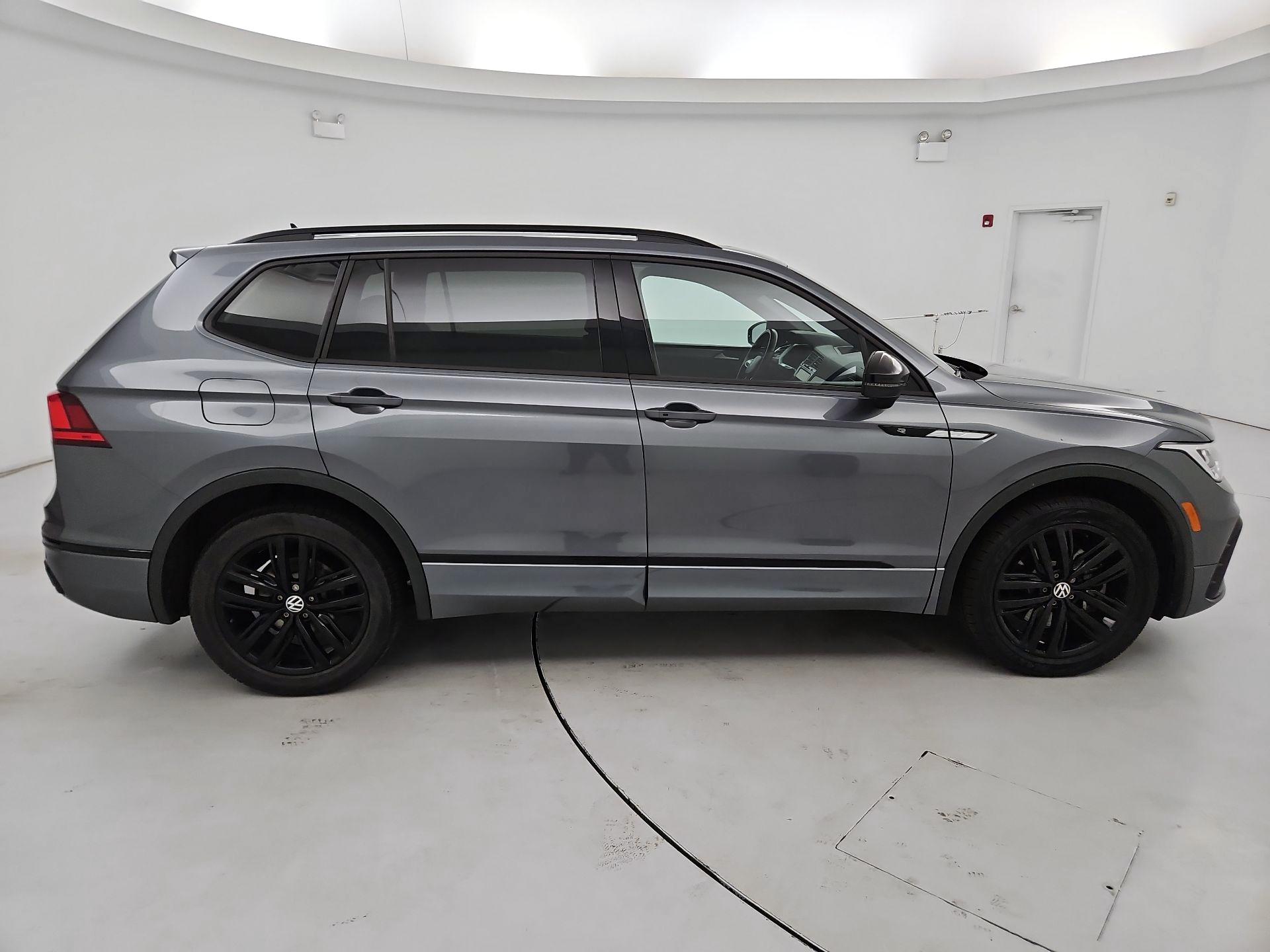 Thumbnail: 2022 Volkswagen Tiguan - 4