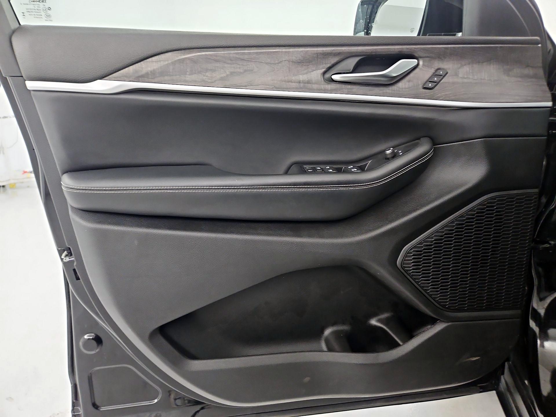 Thumbnail: 2023 Jeep Grand Cherokee - 10