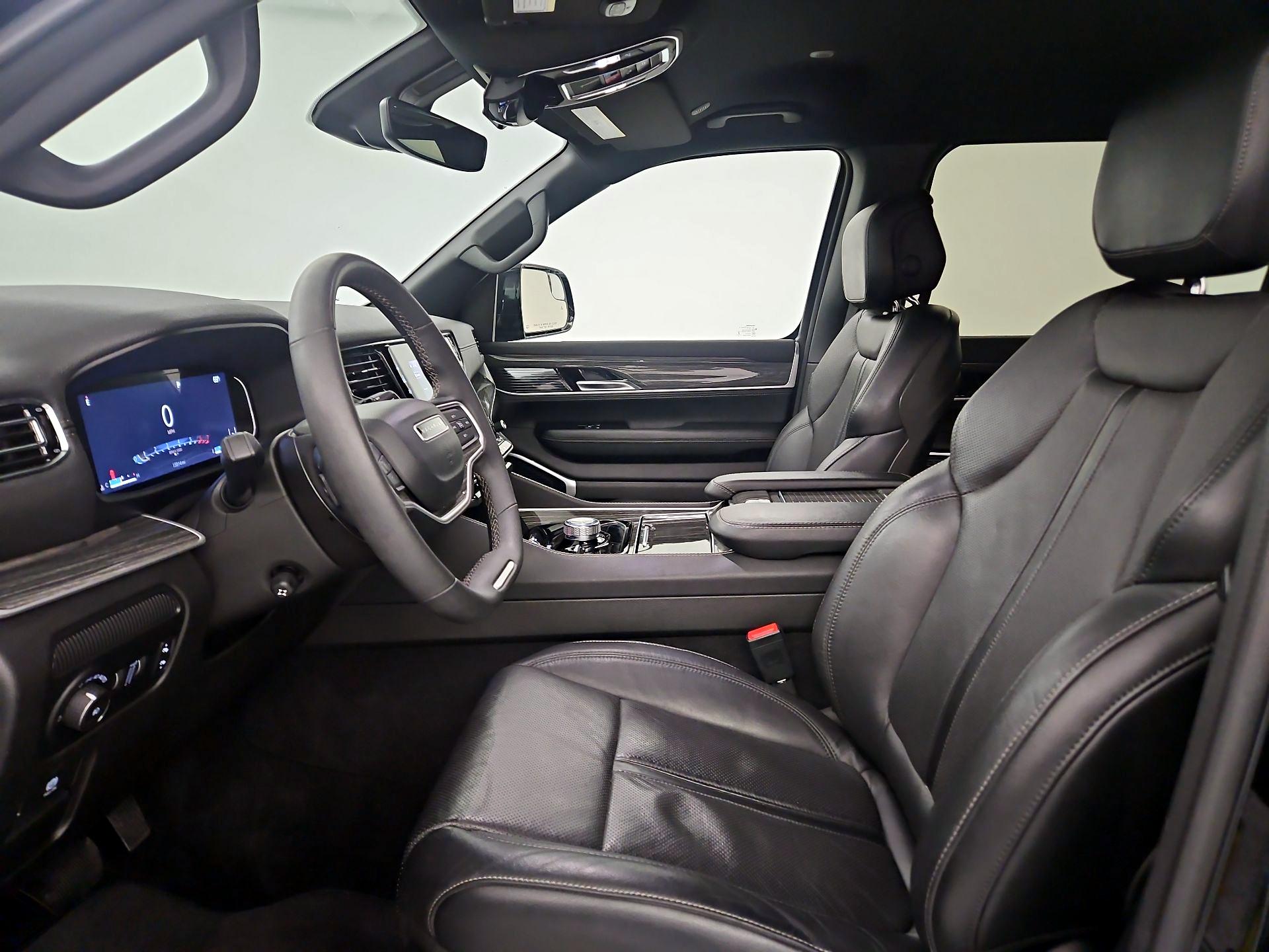 Thumbnail: 2022 Jeep Wagoneer - 9