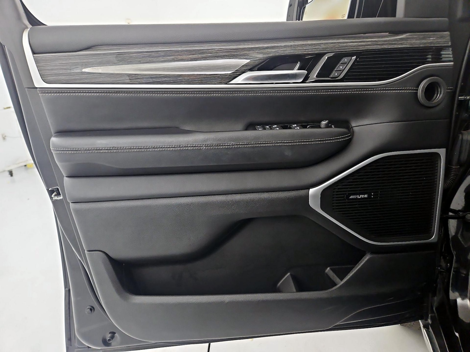 2022 Jeep Wagoneer Series II - Photo 11
