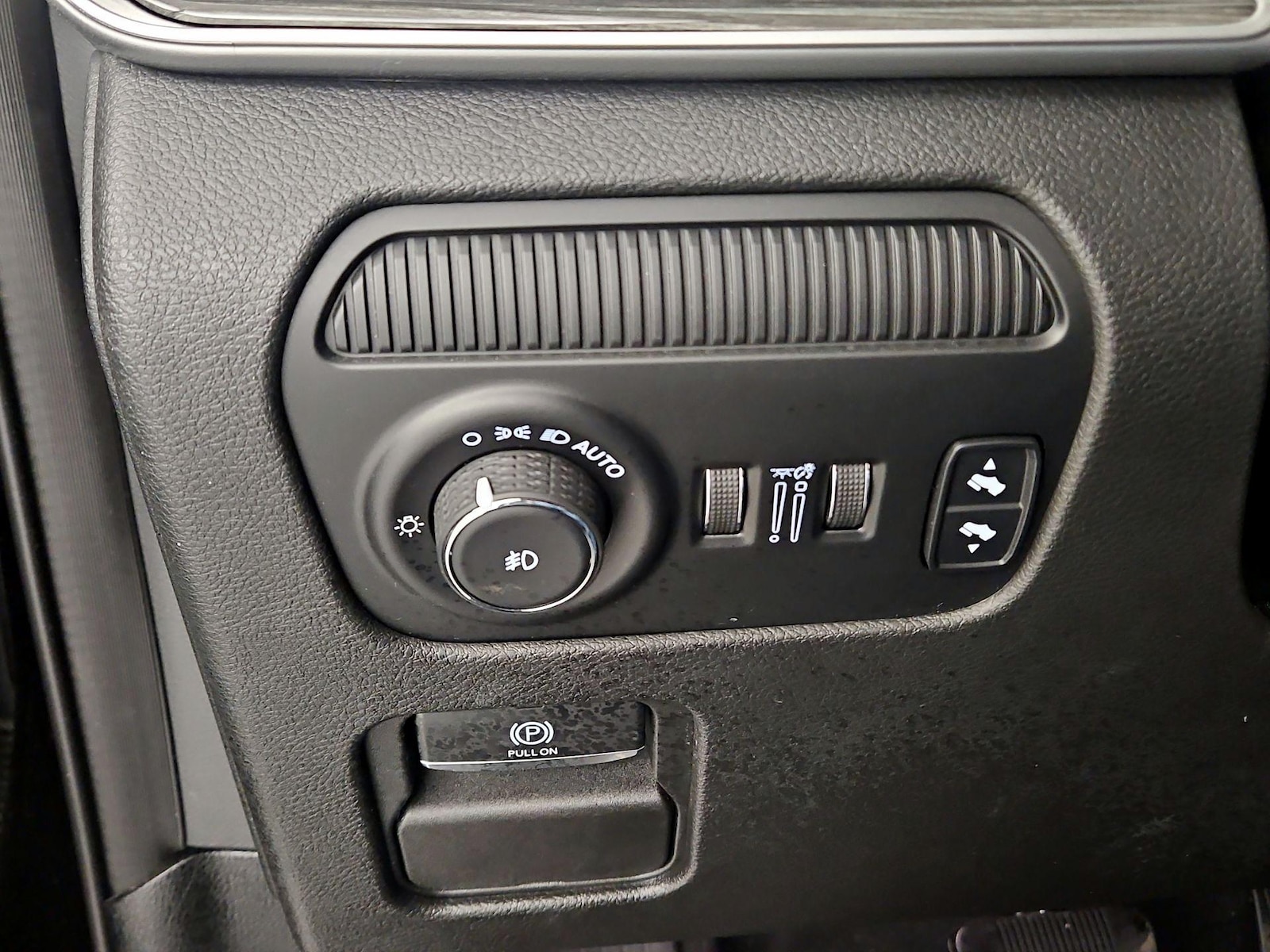 2022 Jeep Wagoneer Series II - Photo 12