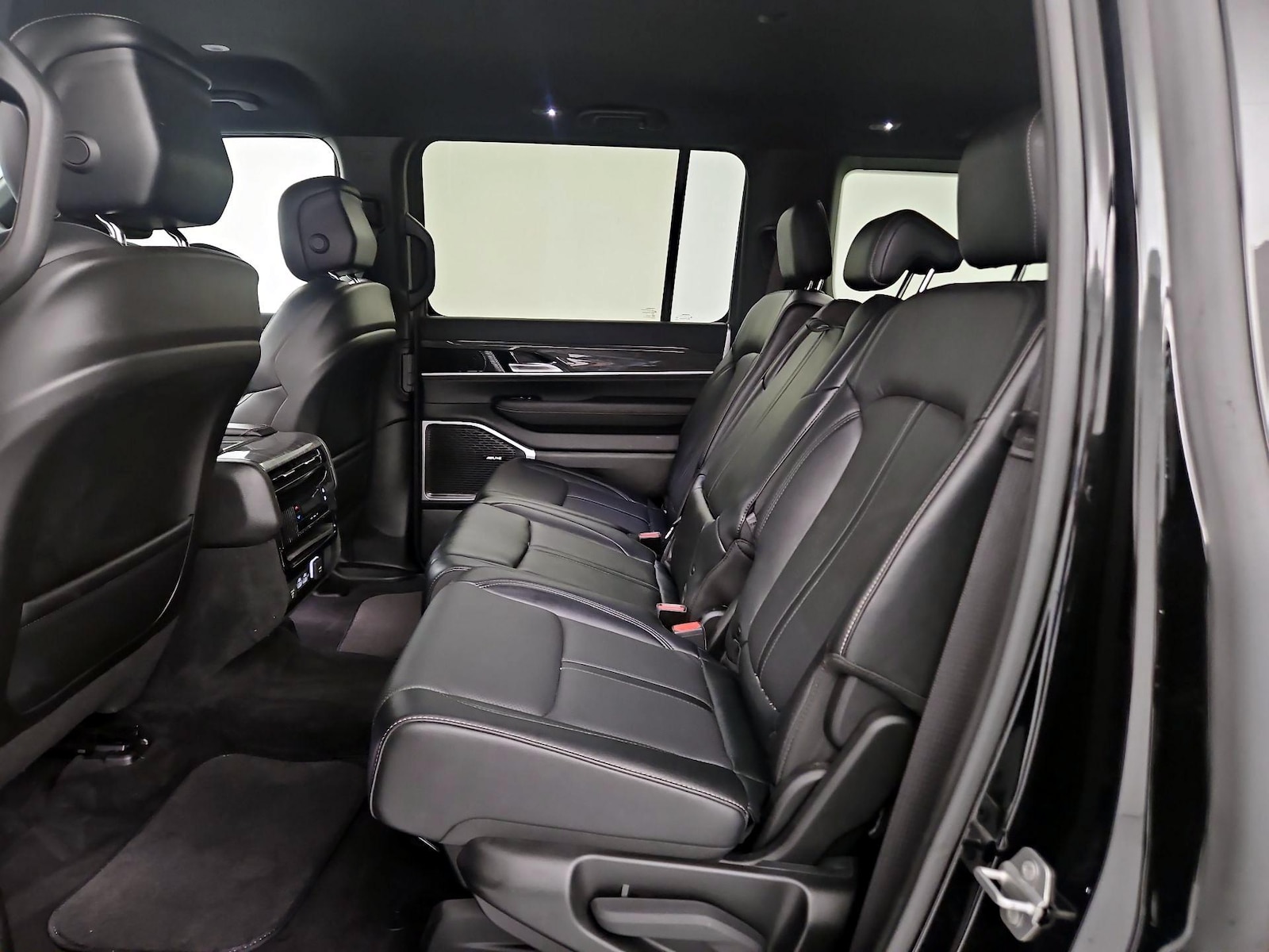 2022 Jeep Wagoneer Series II - Photo 19