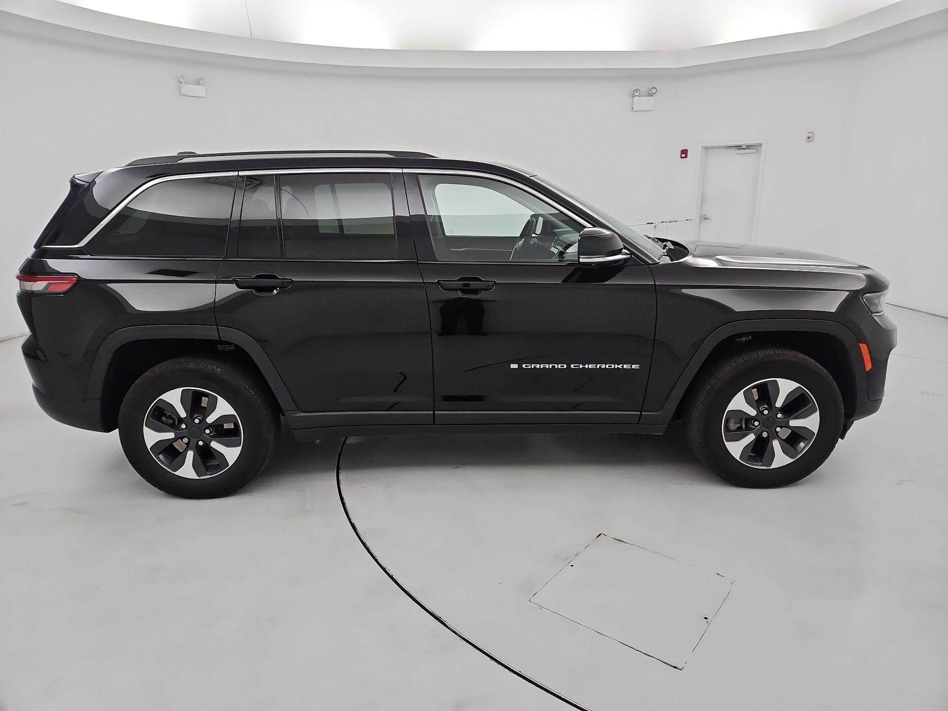 Thumbnail: 2022 Jeep Grand Cherokee - 4