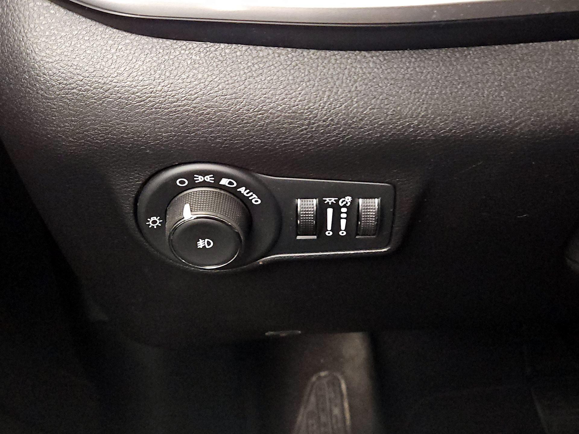 Thumbnail: 2022 Jeep Compass - 11