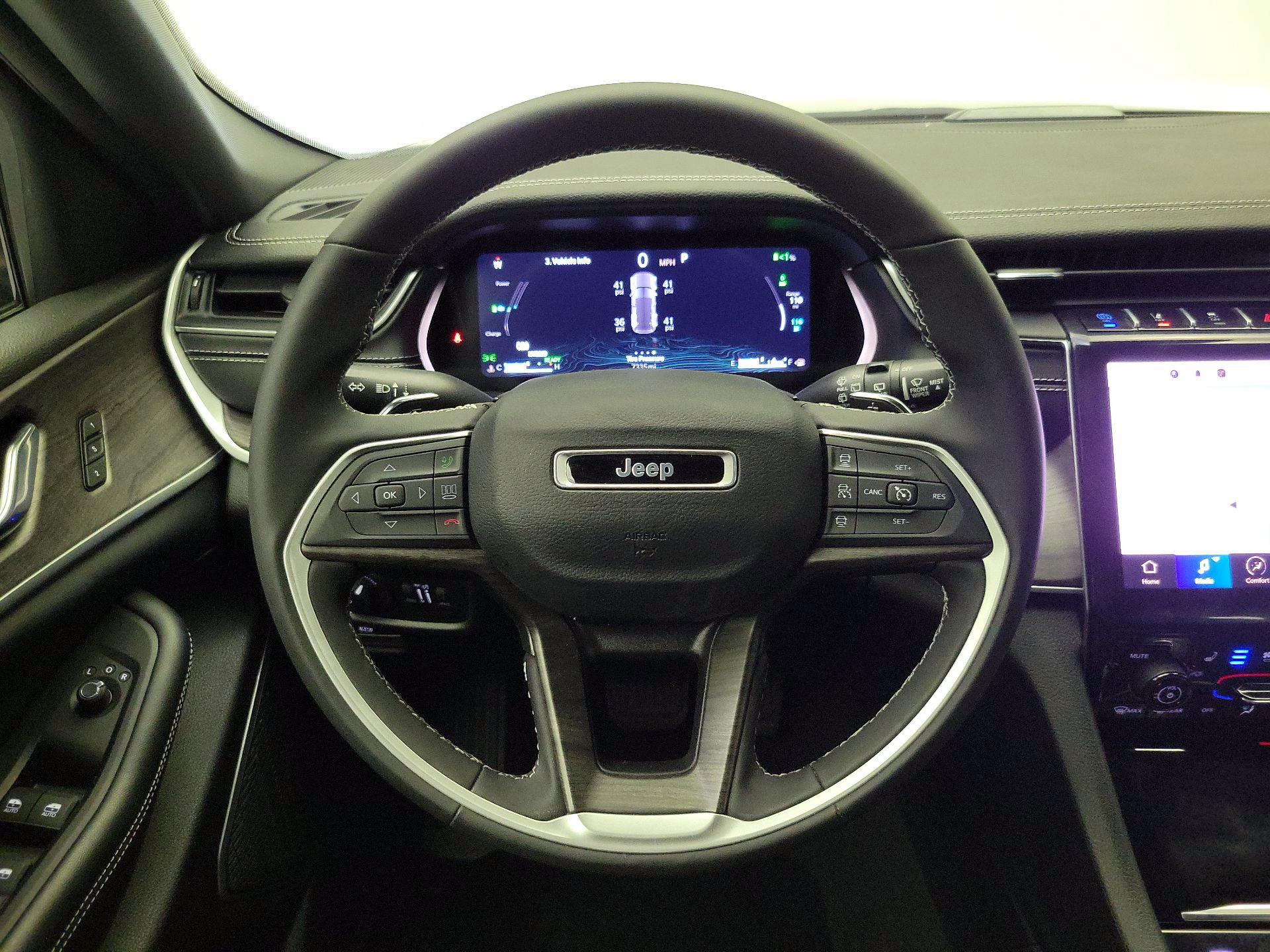 Thumbnail: 2024 Jeep Grand Cherokee - 10