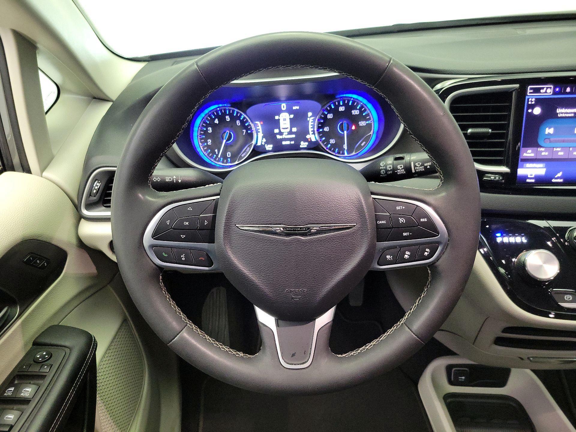 Thumbnail: 2023 Chrysler Pacifica - 10