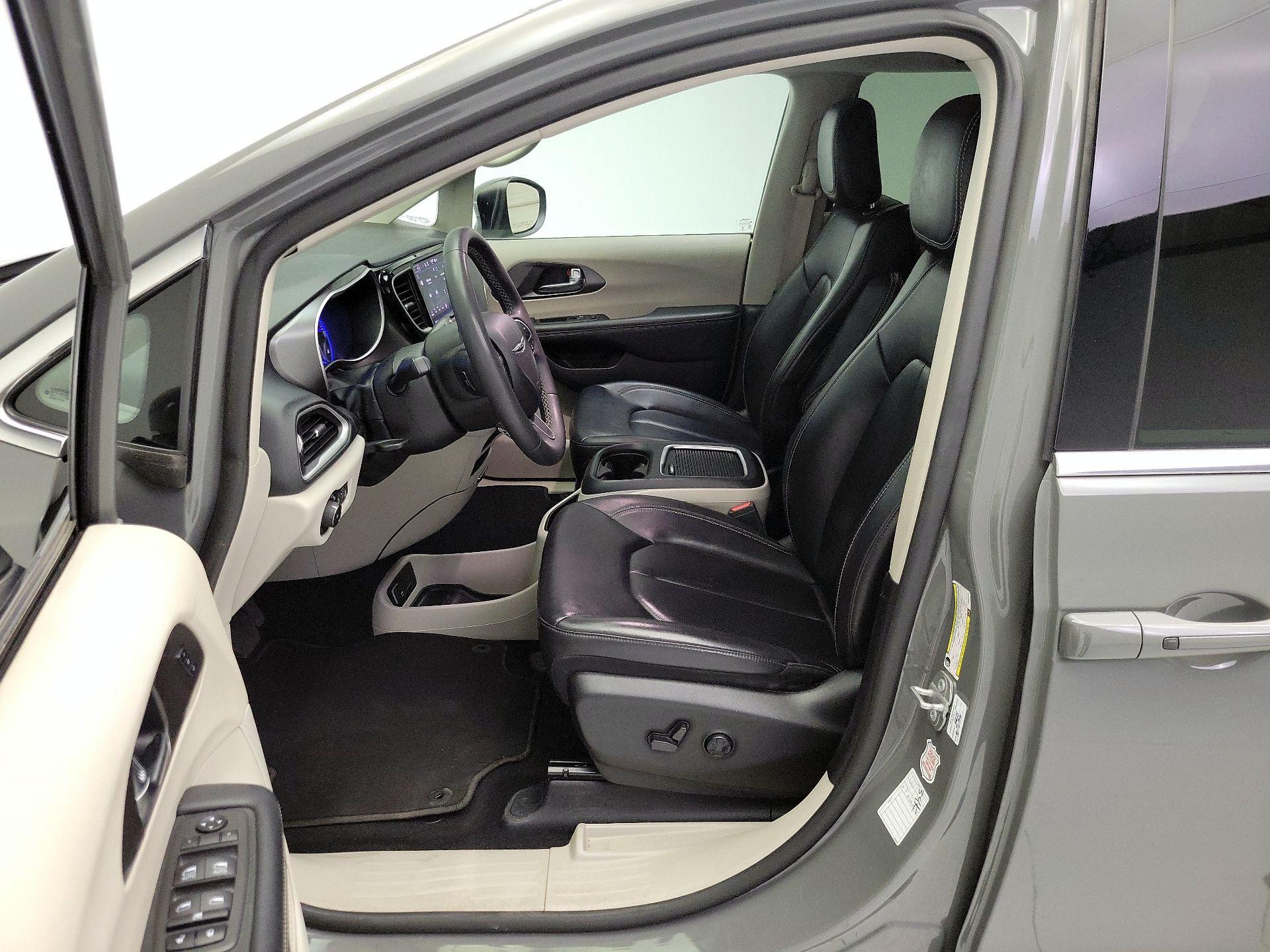 Thumbnail: 2023 Chrysler Pacifica - 11