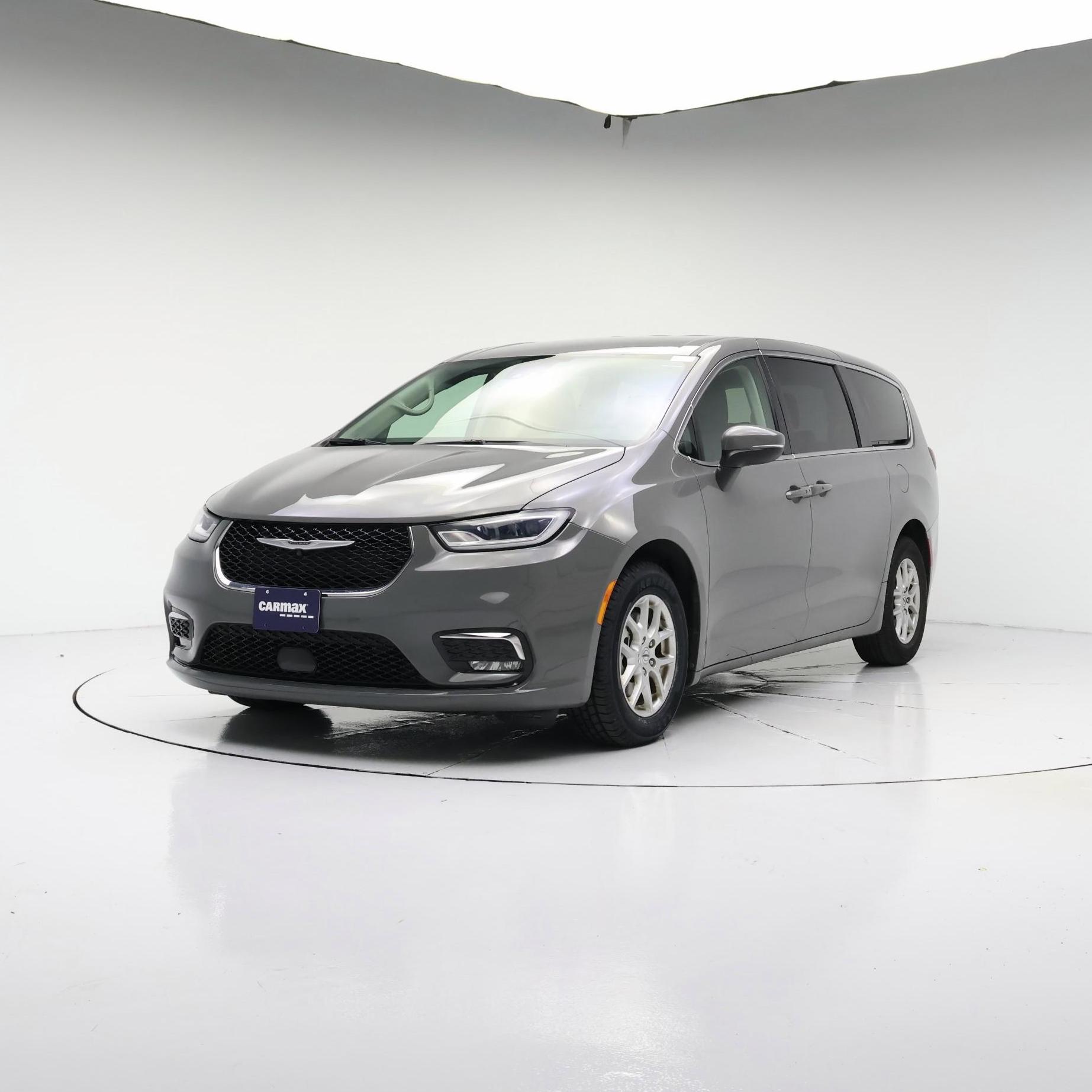 Thumbnail: 2023 Chrysler Pacifica - 4