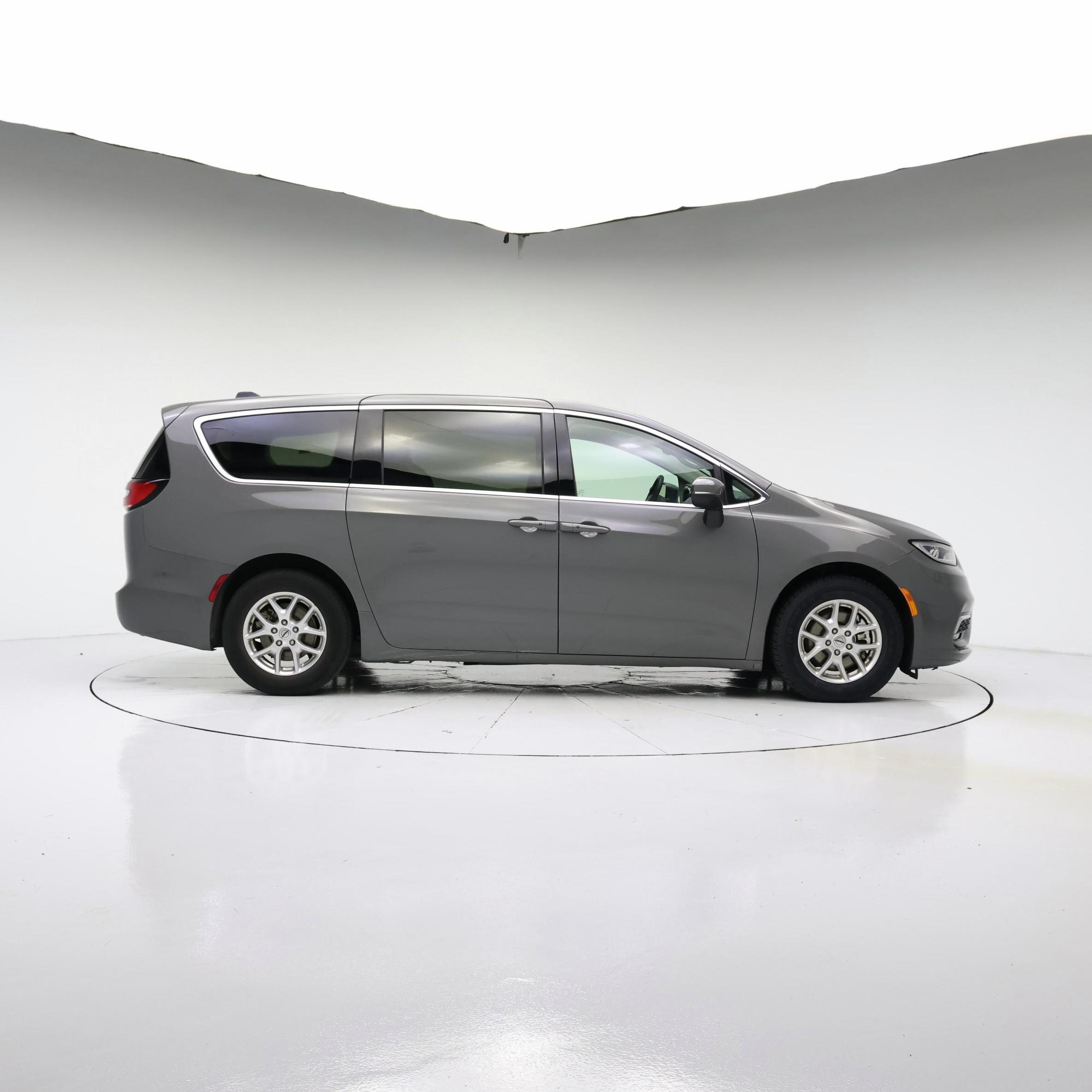 Thumbnail: 2023 Chrysler Pacifica - 7