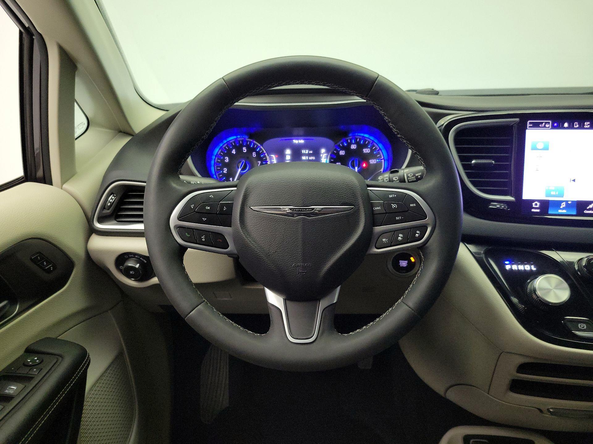 Thumbnail: 2023 Chrysler Pacifica - 10