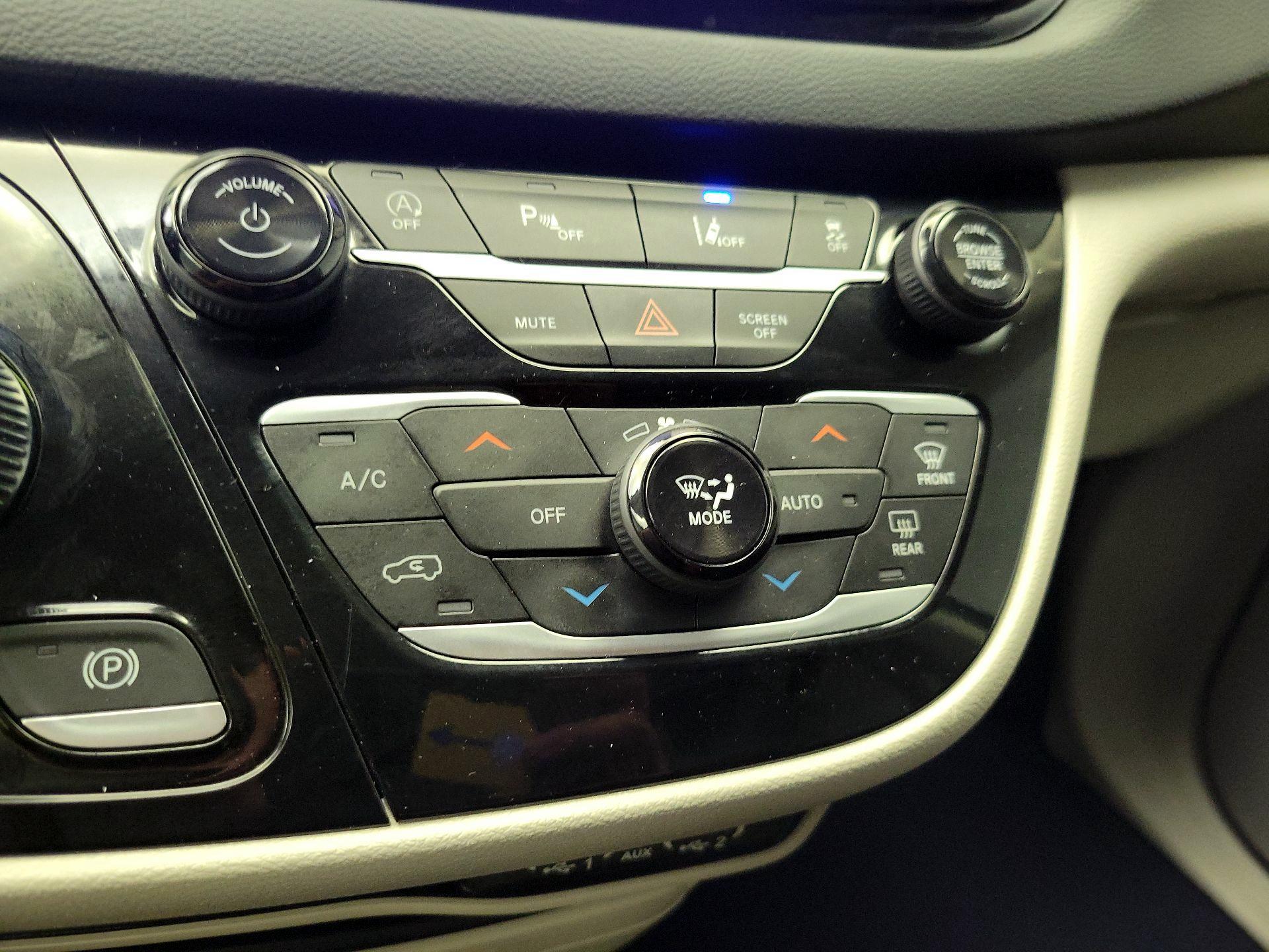 Thumbnail: 2023 Chrysler Pacifica - 16